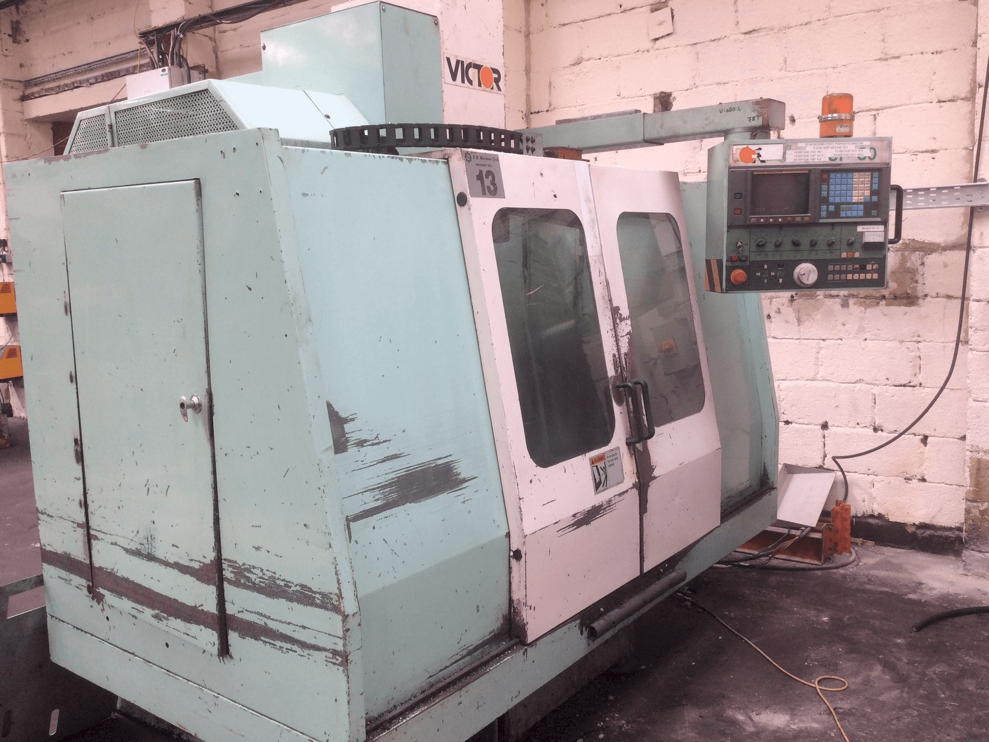 A Victor V Center-80 gép elölnézete