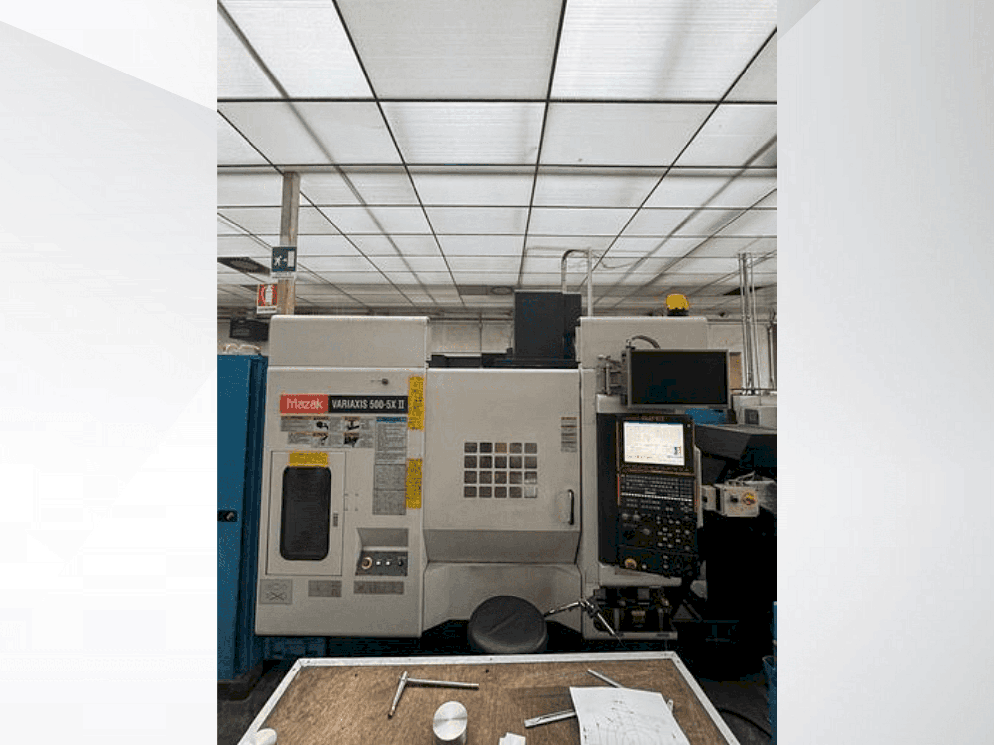A Mazak Variaxis 500-5X II gép elölnézete