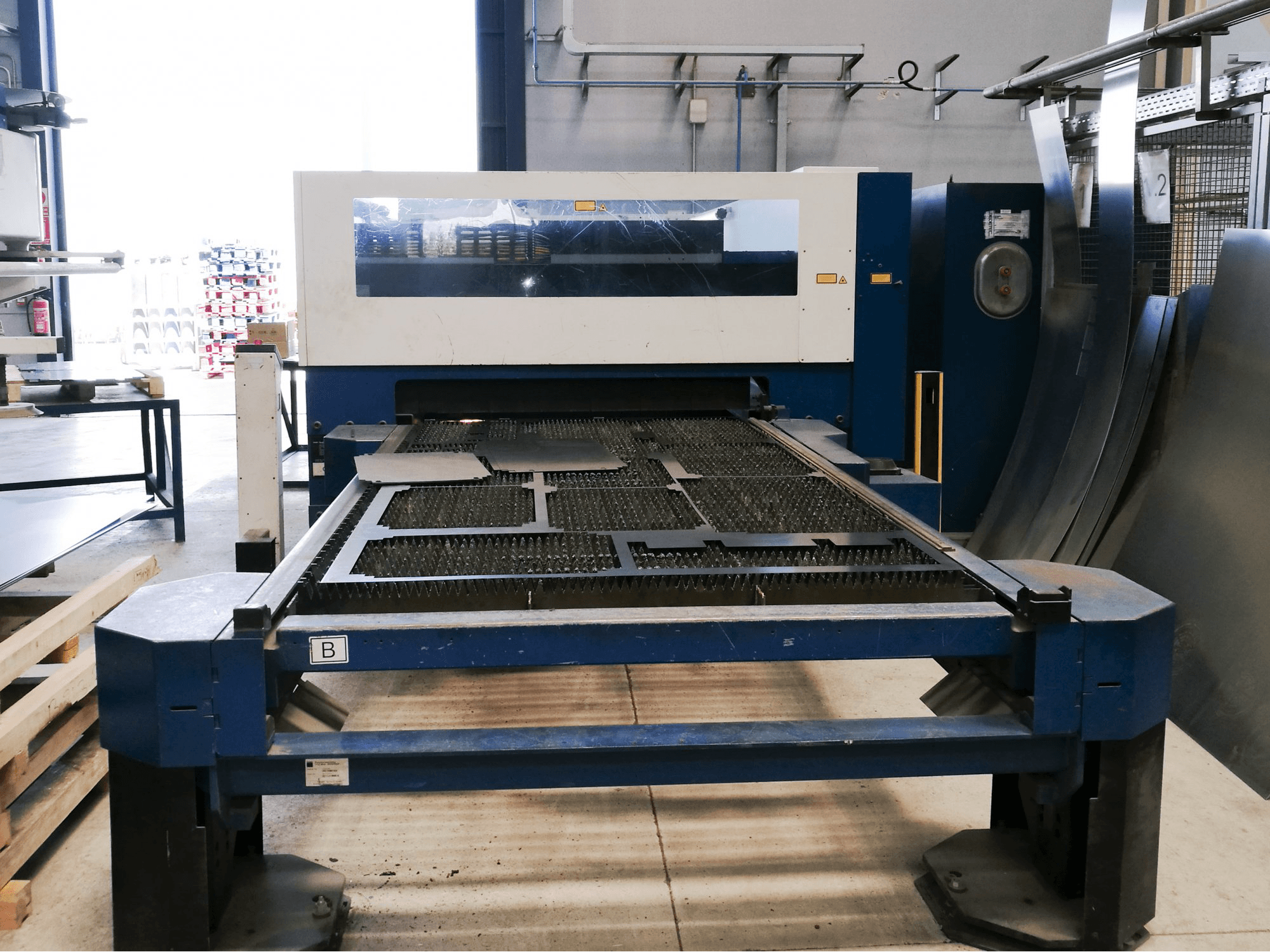 A Trumpf TruLaser 3530 gép elölnézete