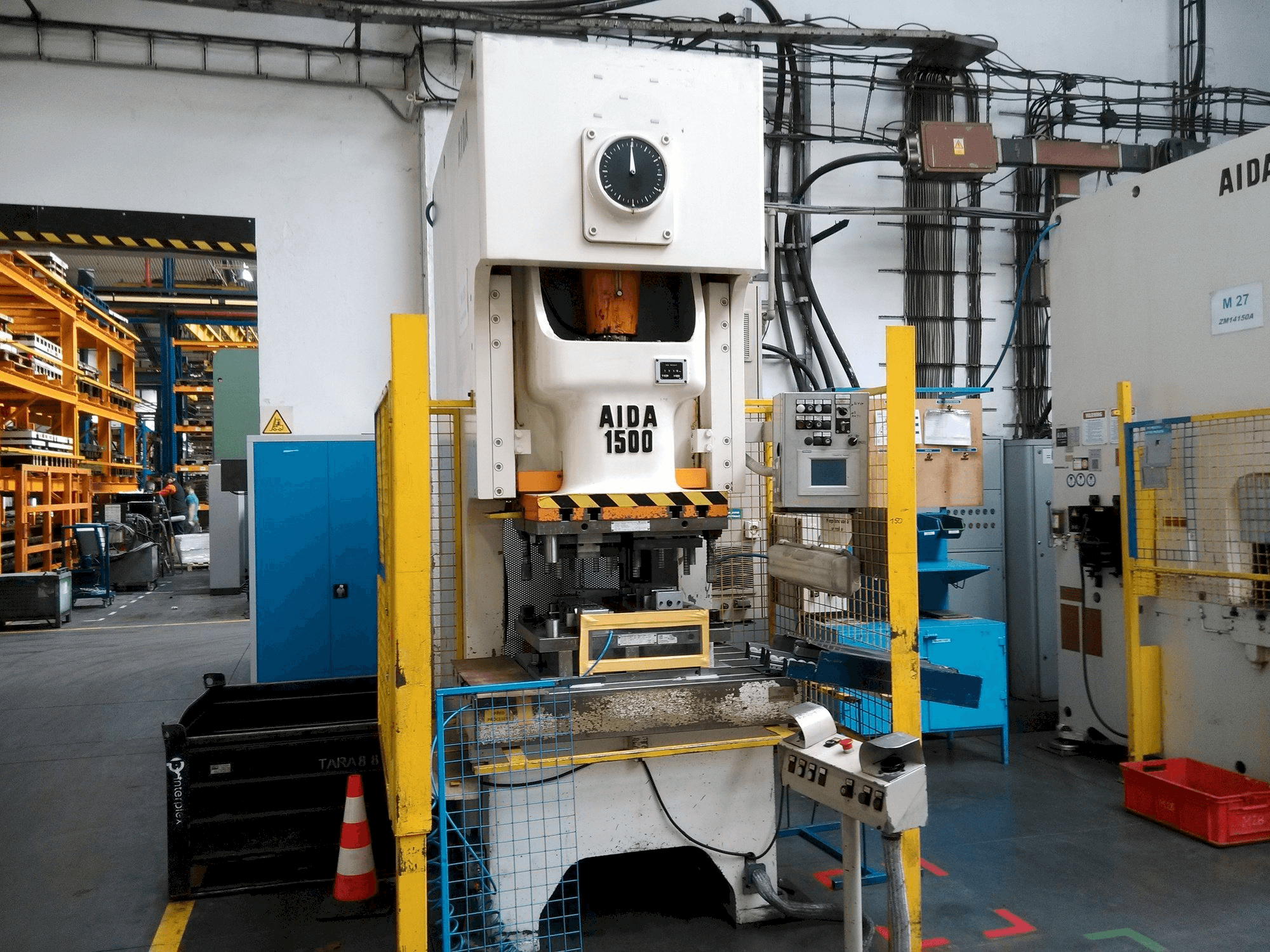 A AIDA NC 1-1500 gép elölnézete