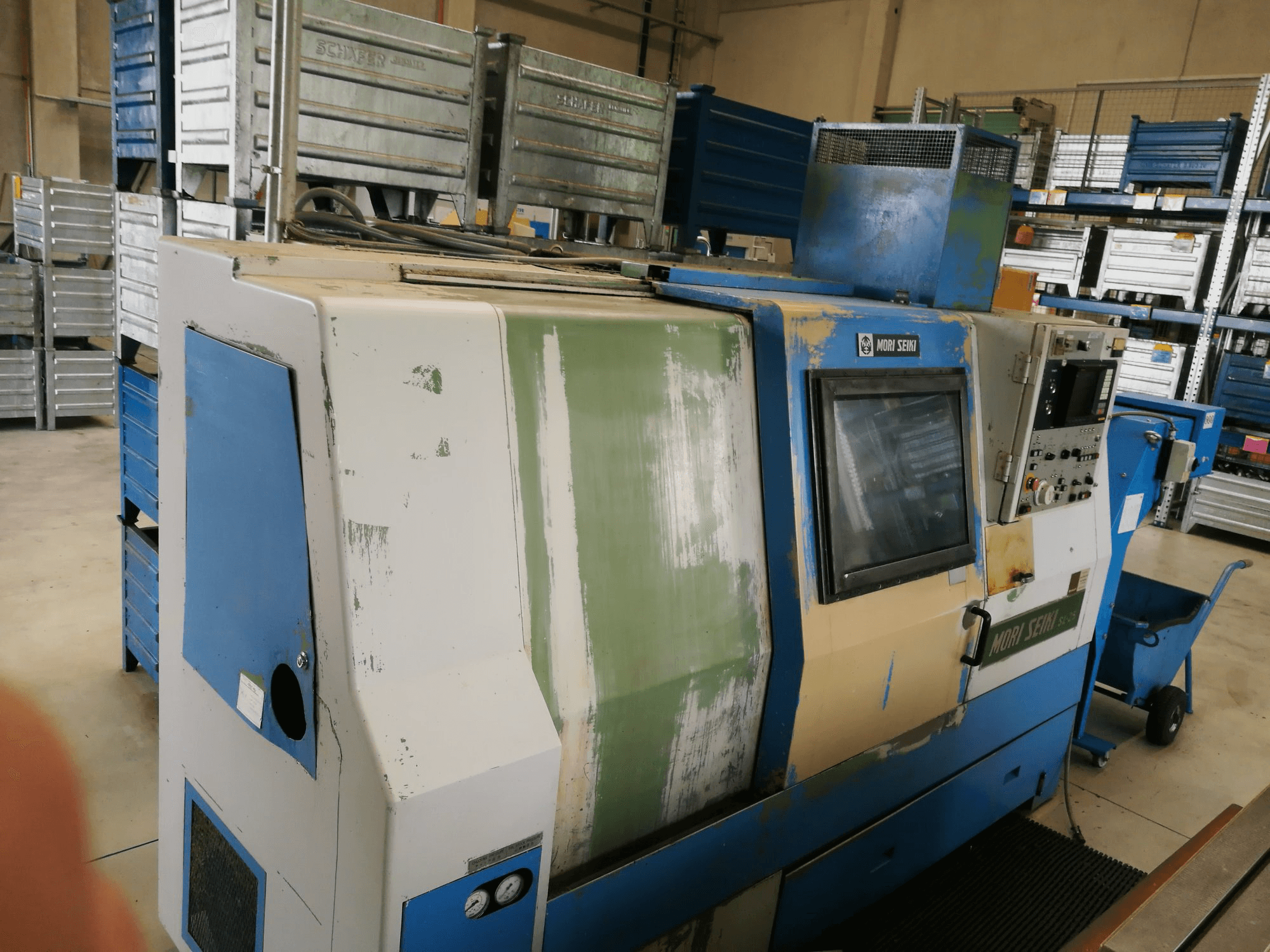 A MORI SEIKI SL-25A/500 gép bal oldali nézete