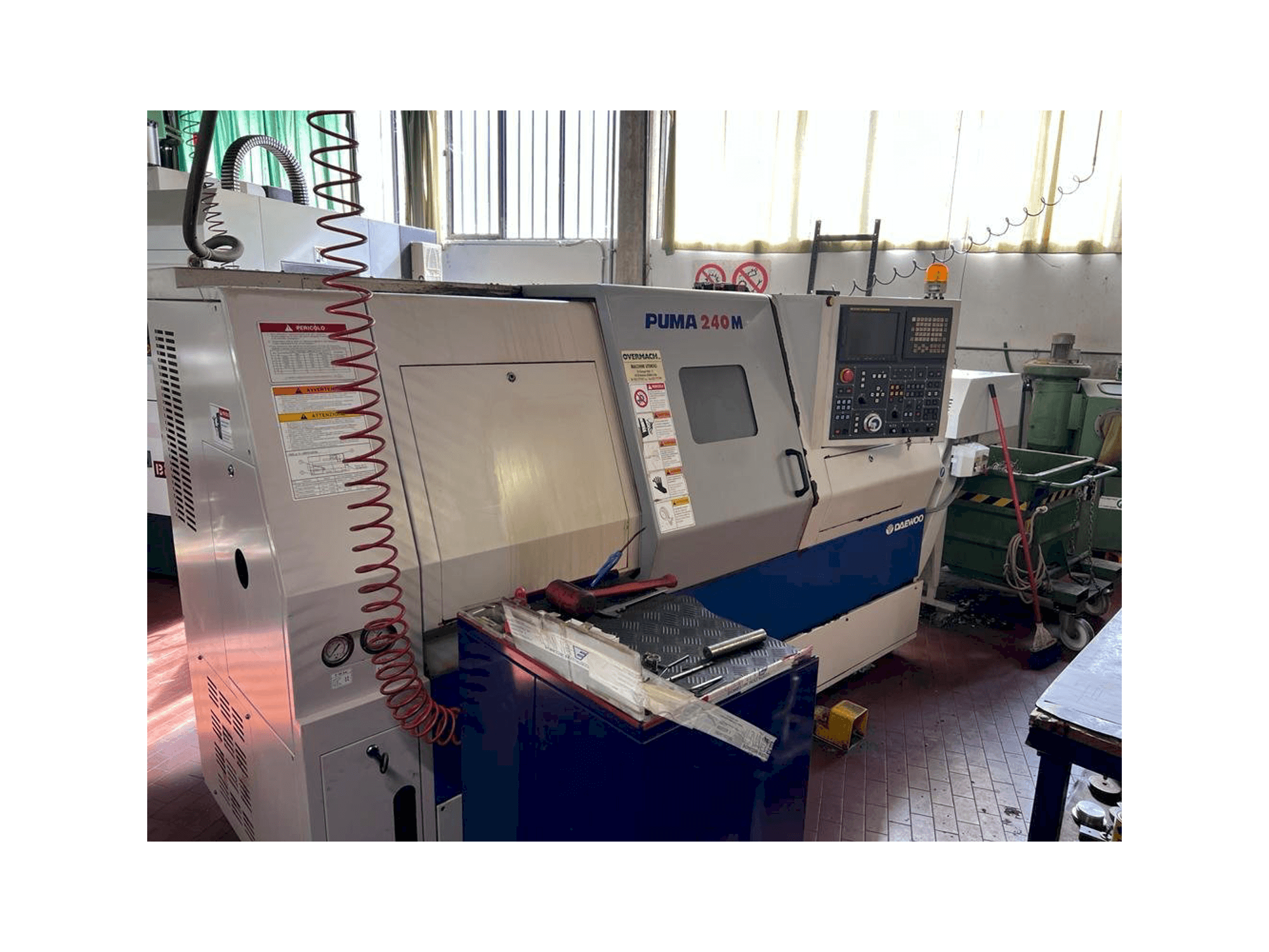 A DAEWOO Puma 240M gép elölnézete