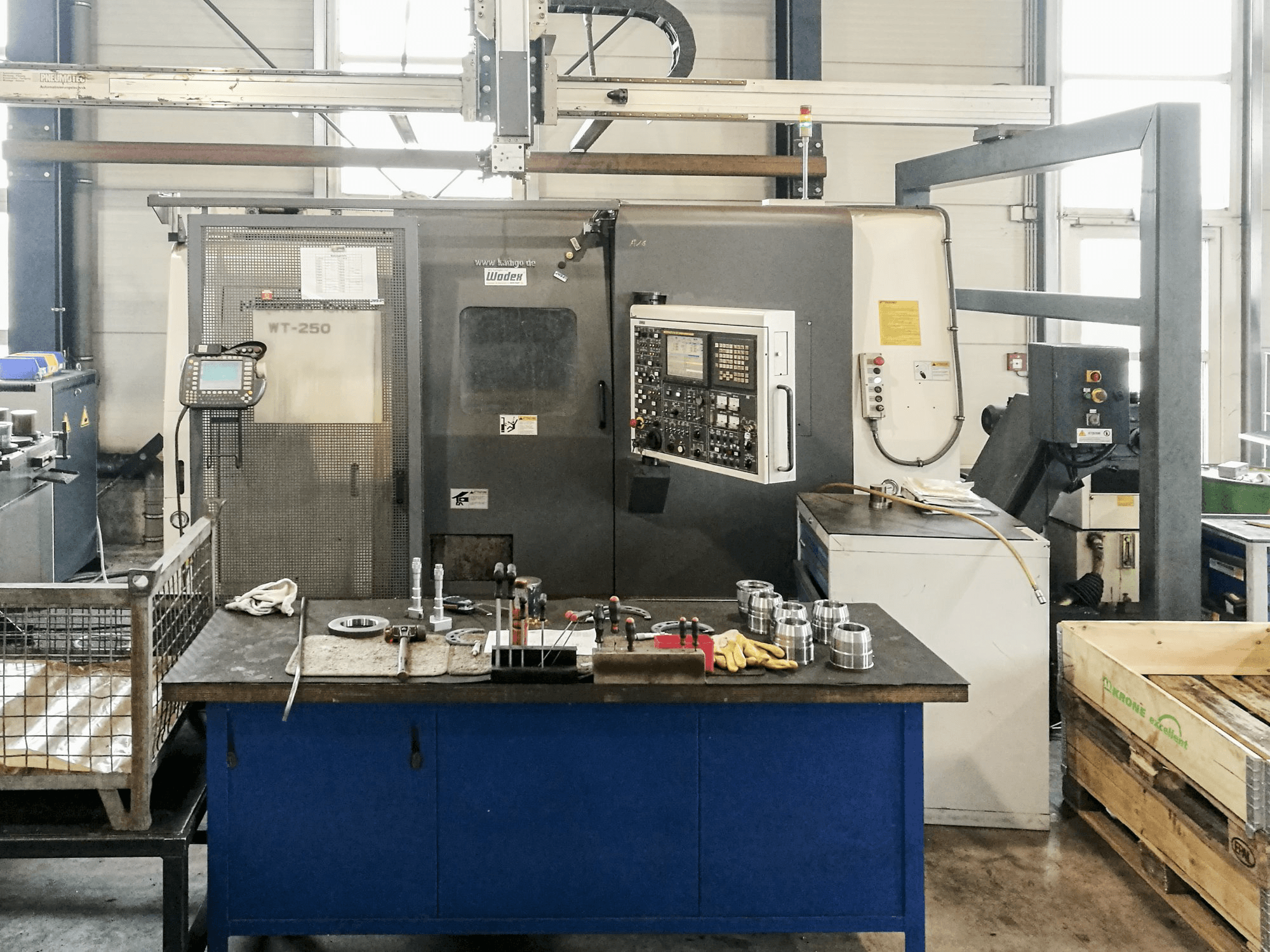 A NAKAMURA WT-250 gép elölnézete