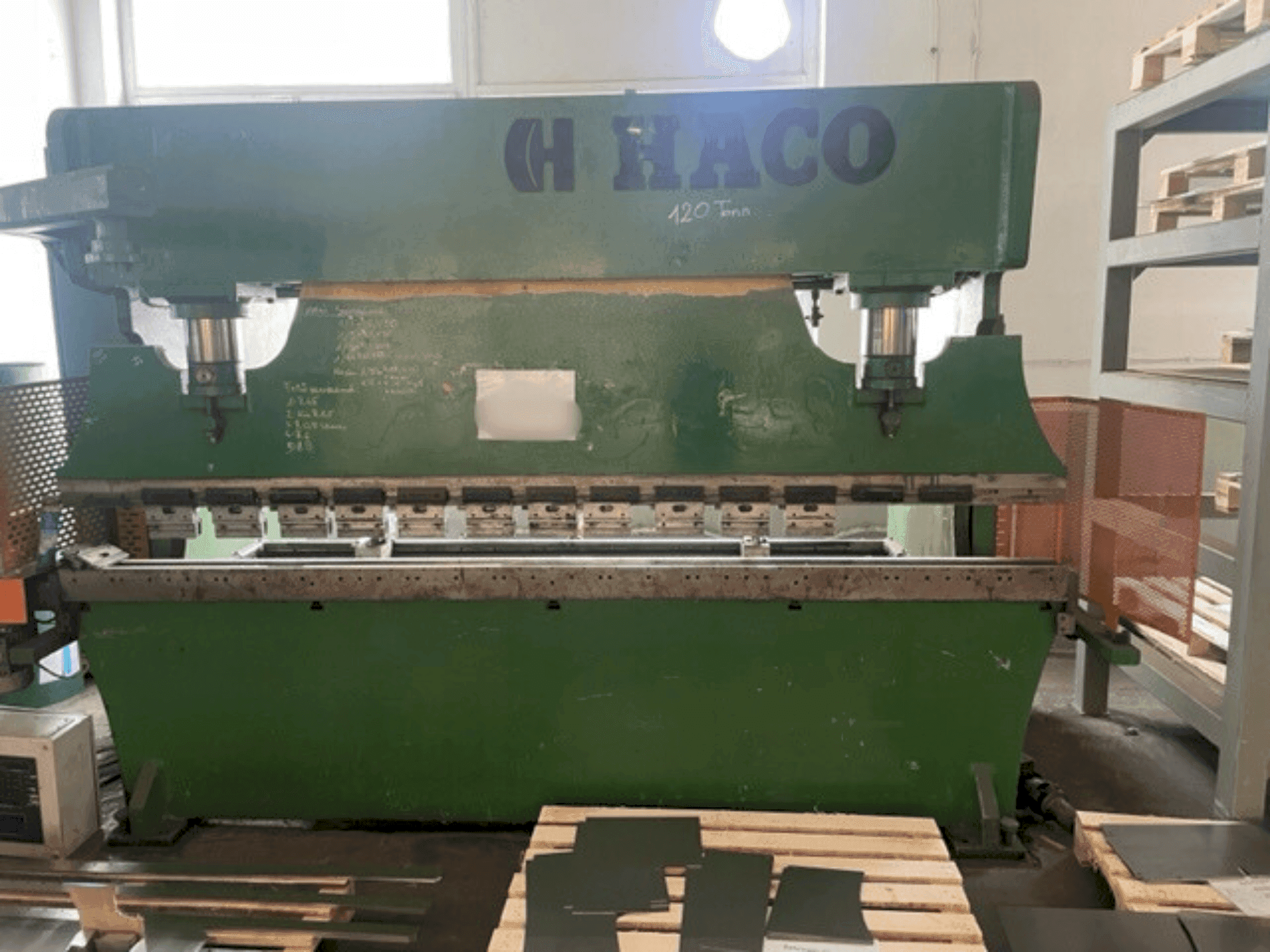 A HACO PPE S30135 gép elölnézete
