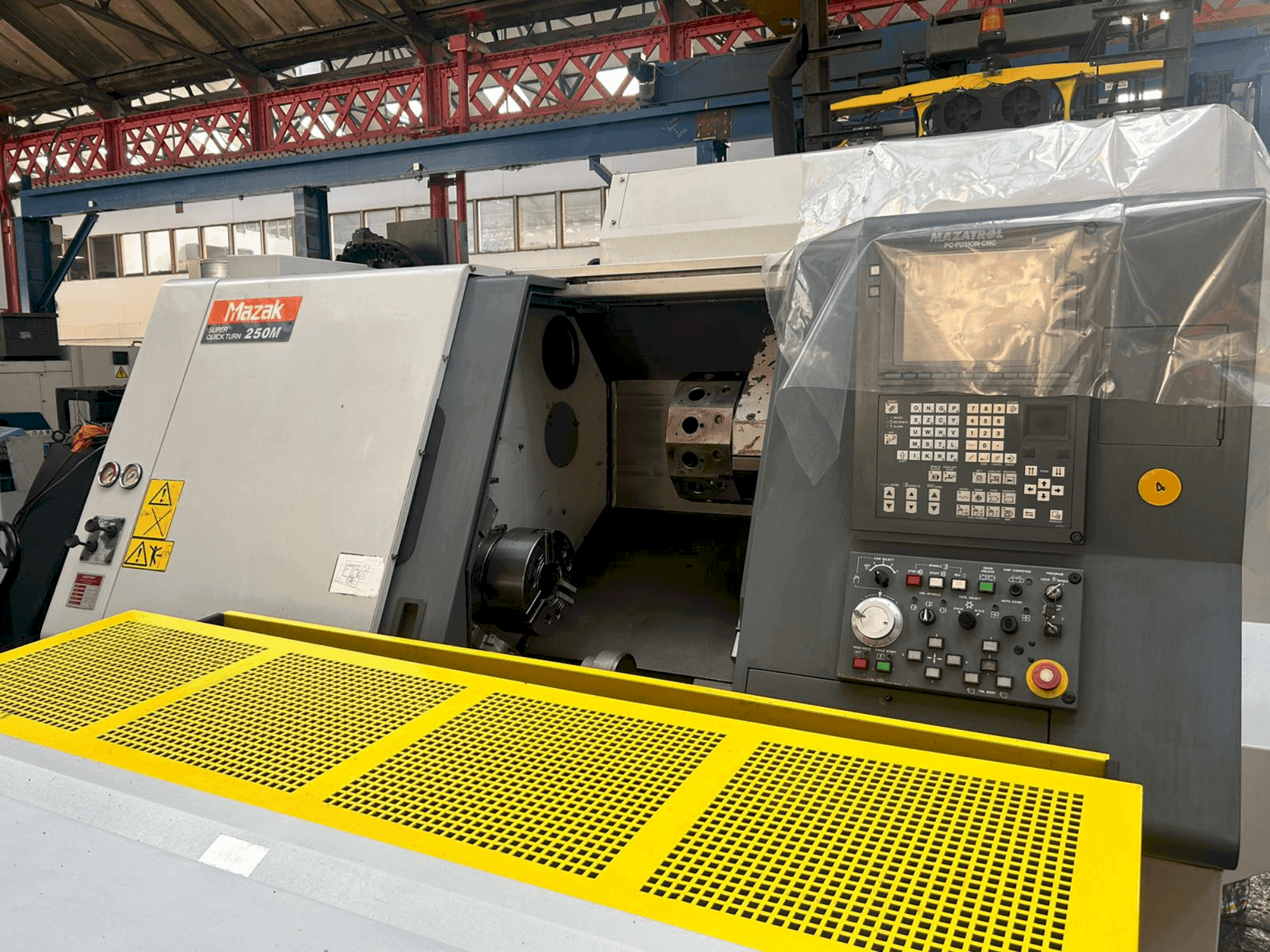 A Mazak SQT 250M gép elölnézete
