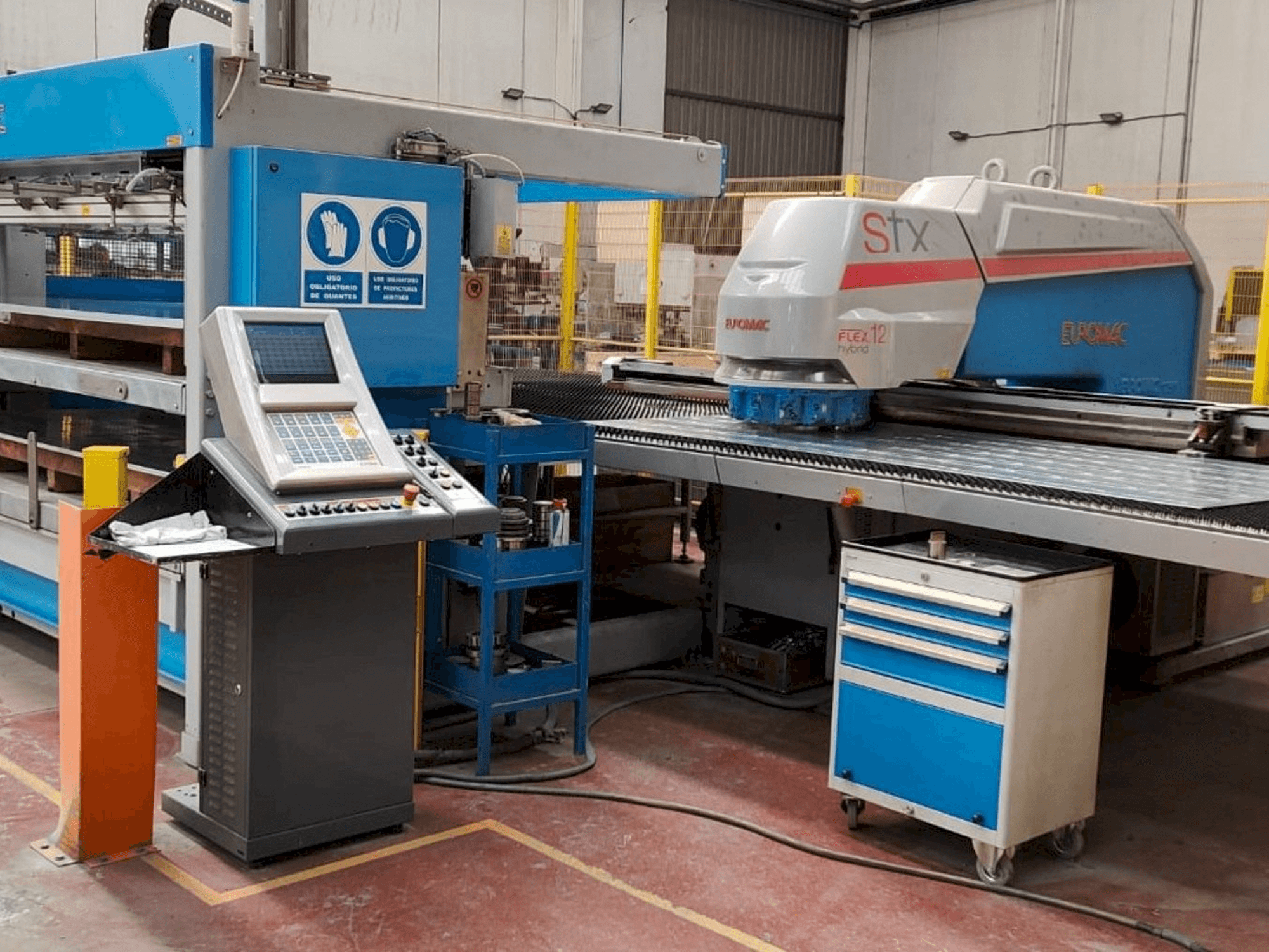 A Euromac STX Plus 1250/30-2500 Flex 12 Hybrid gép elölnézete