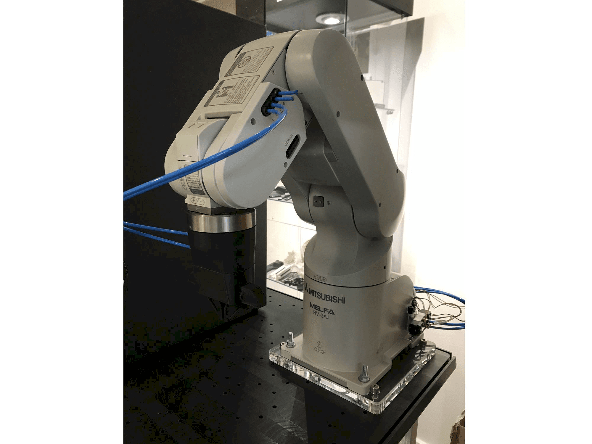 A Mitsubishi RV-2AJ gép elölnézete