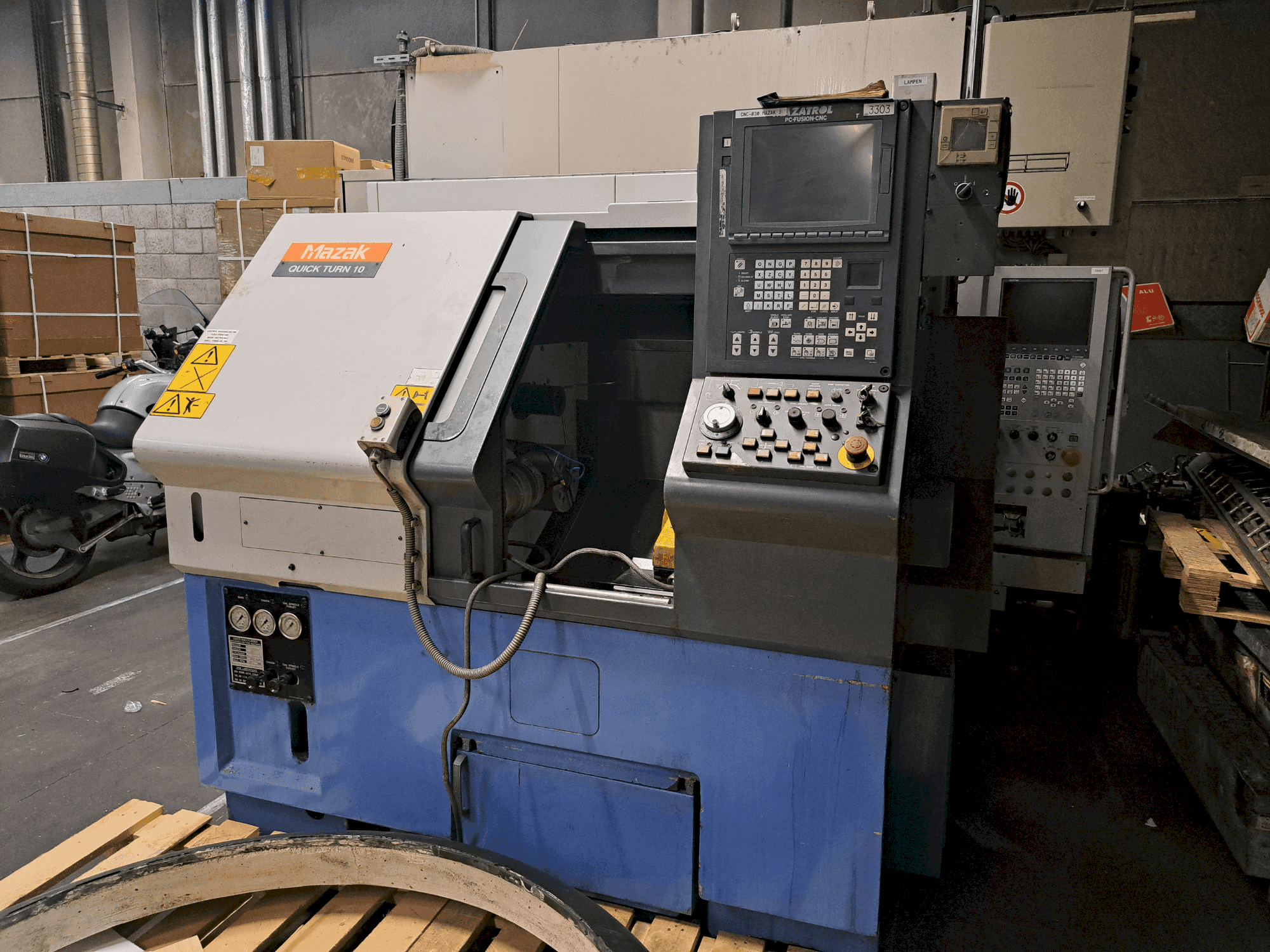A Mazak QTN-10 gép elölnézete