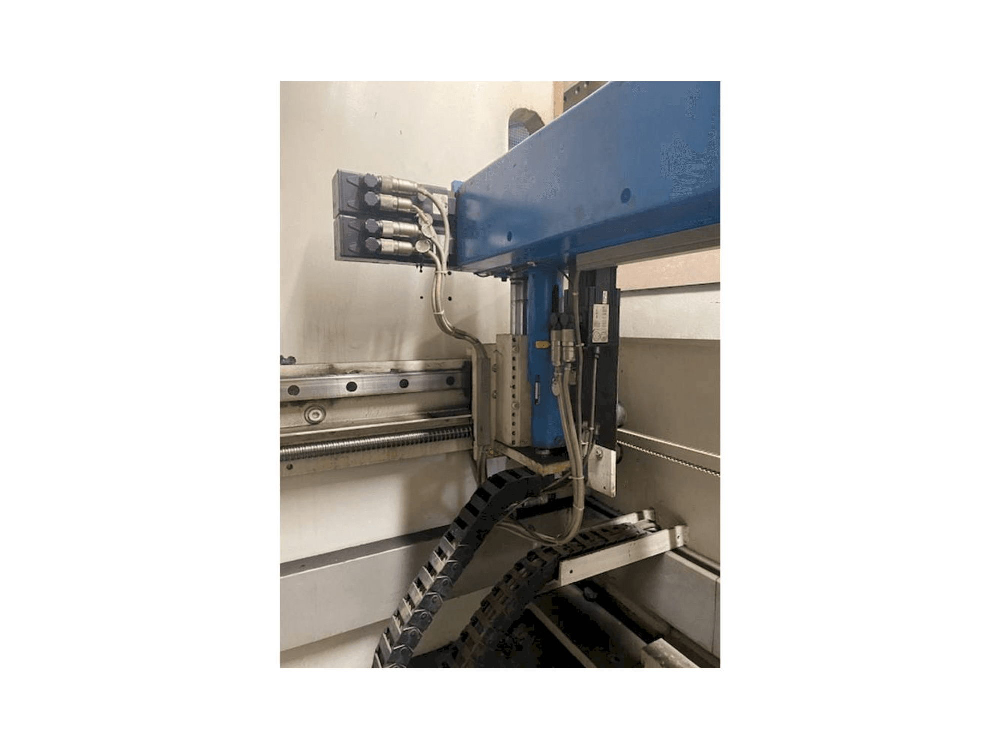 A EHT VarioPress 225-30 gép elölnézete