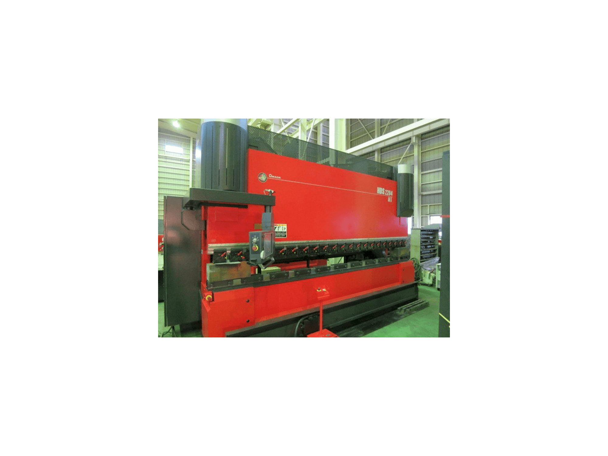 A AMADA HDS 2204NT gép oldalnézete