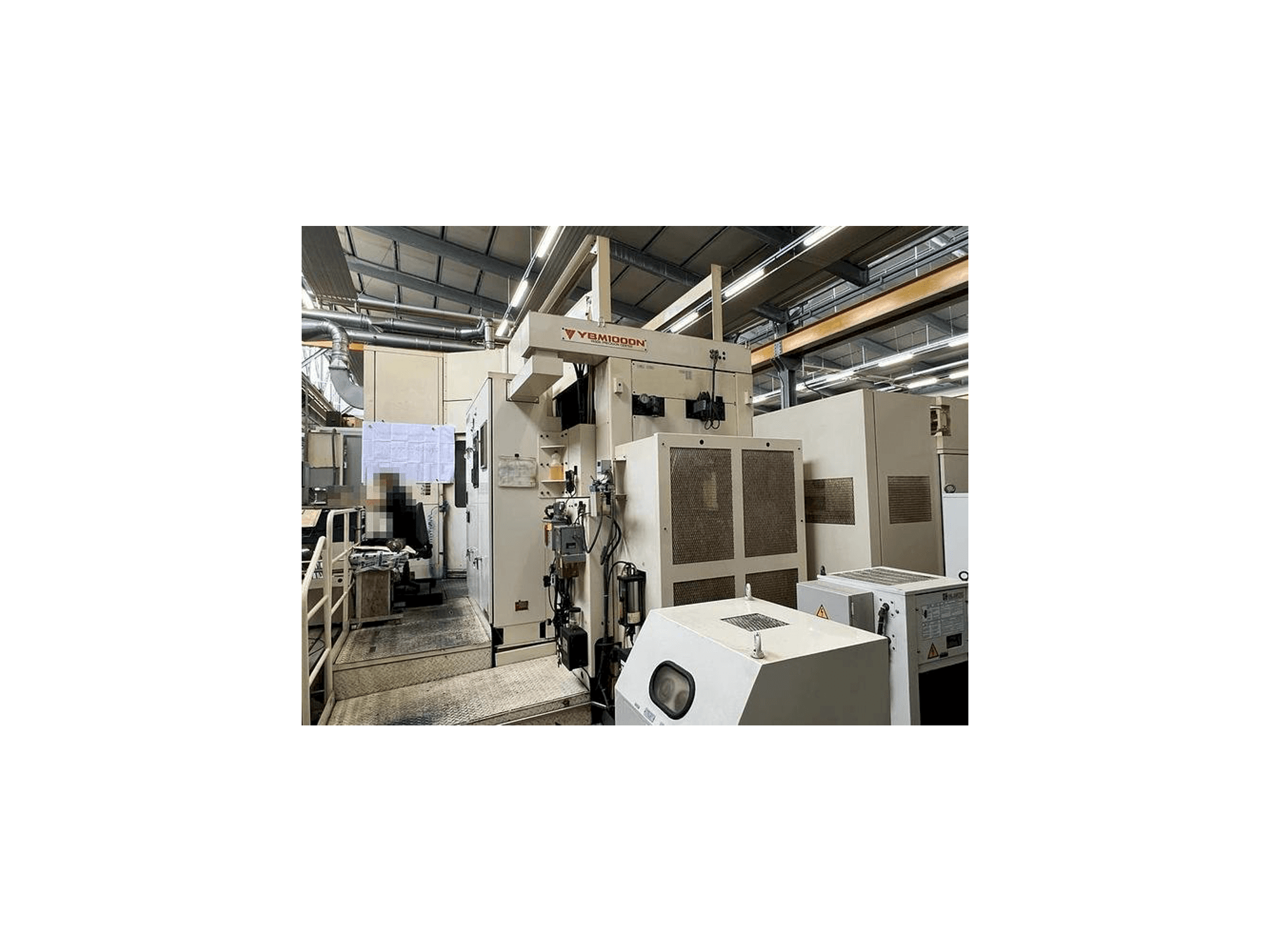 A YASDA YBM 1000N gép elölnézete