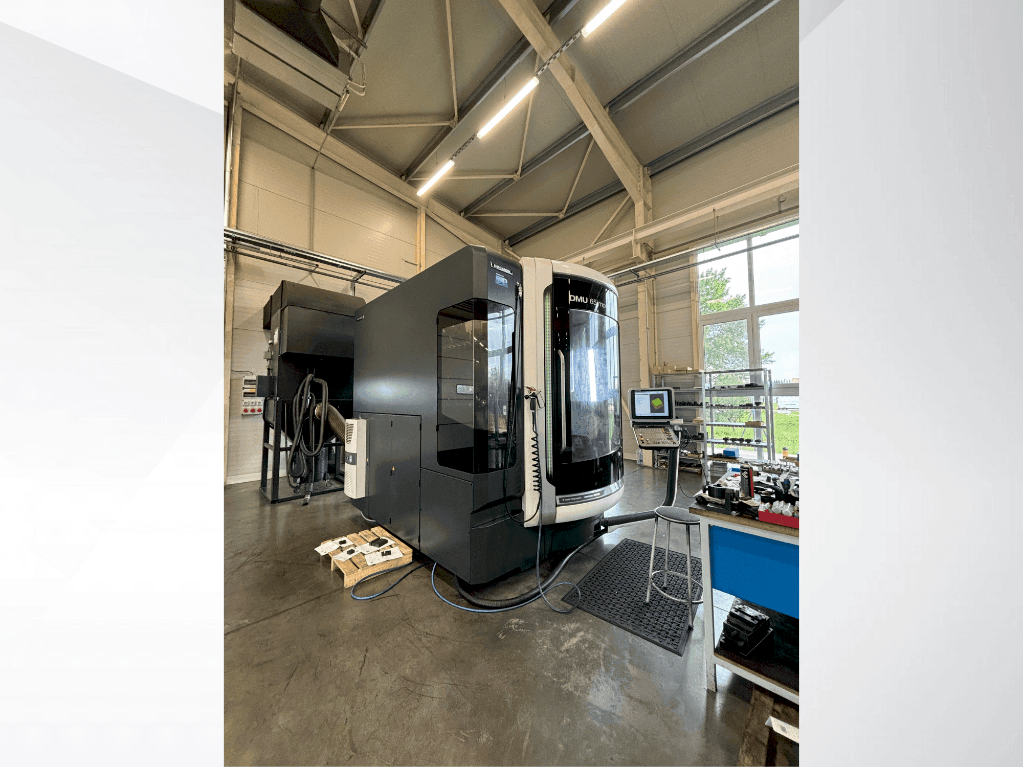 A DECKEL MAHO DMU 65 monoBLOCK gép elölnézete