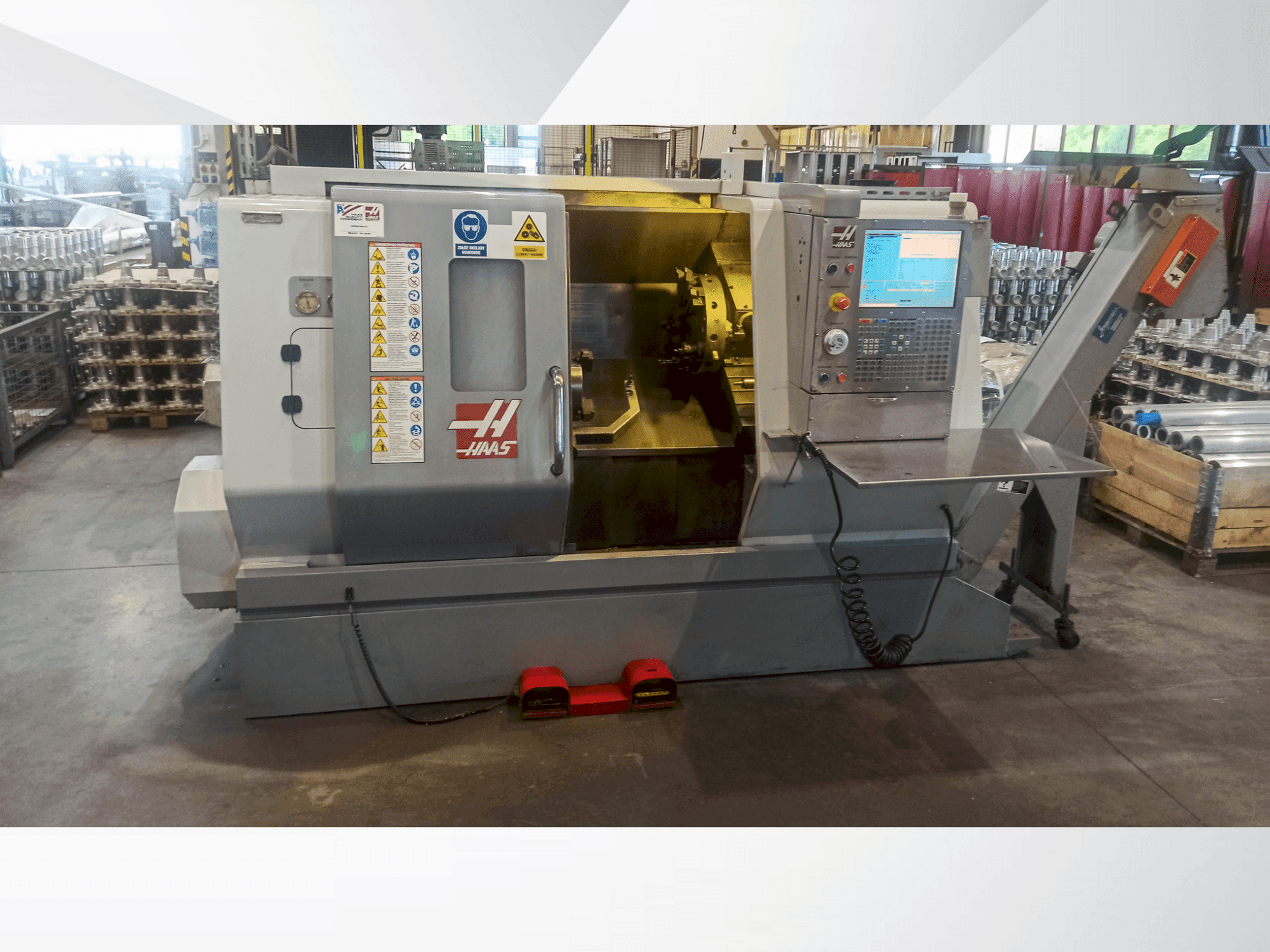 A HAAS SL-20TBHE gép elölnézete