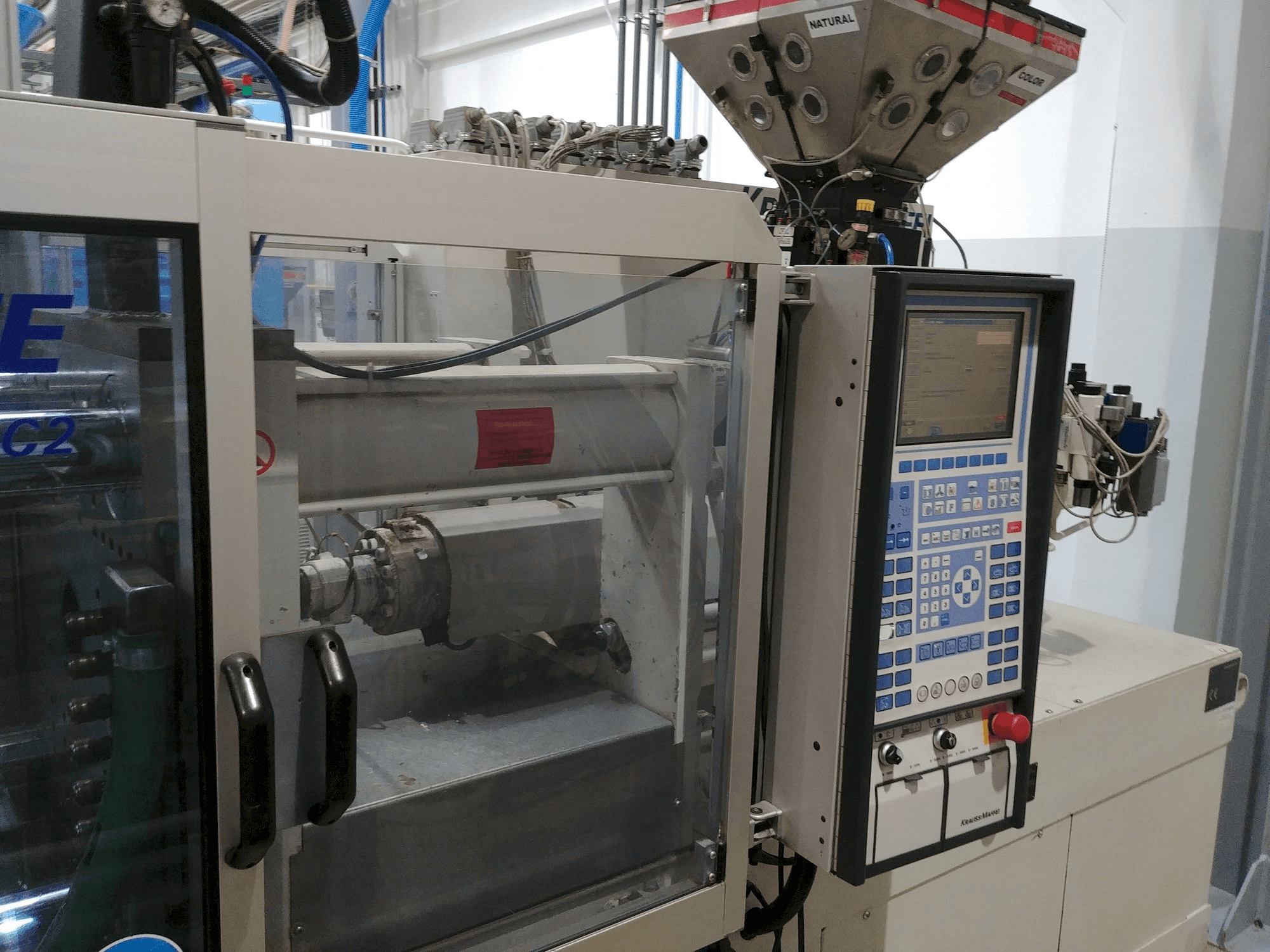 A Krauss Maffei KM 80-220 C gép bal oldali nézete