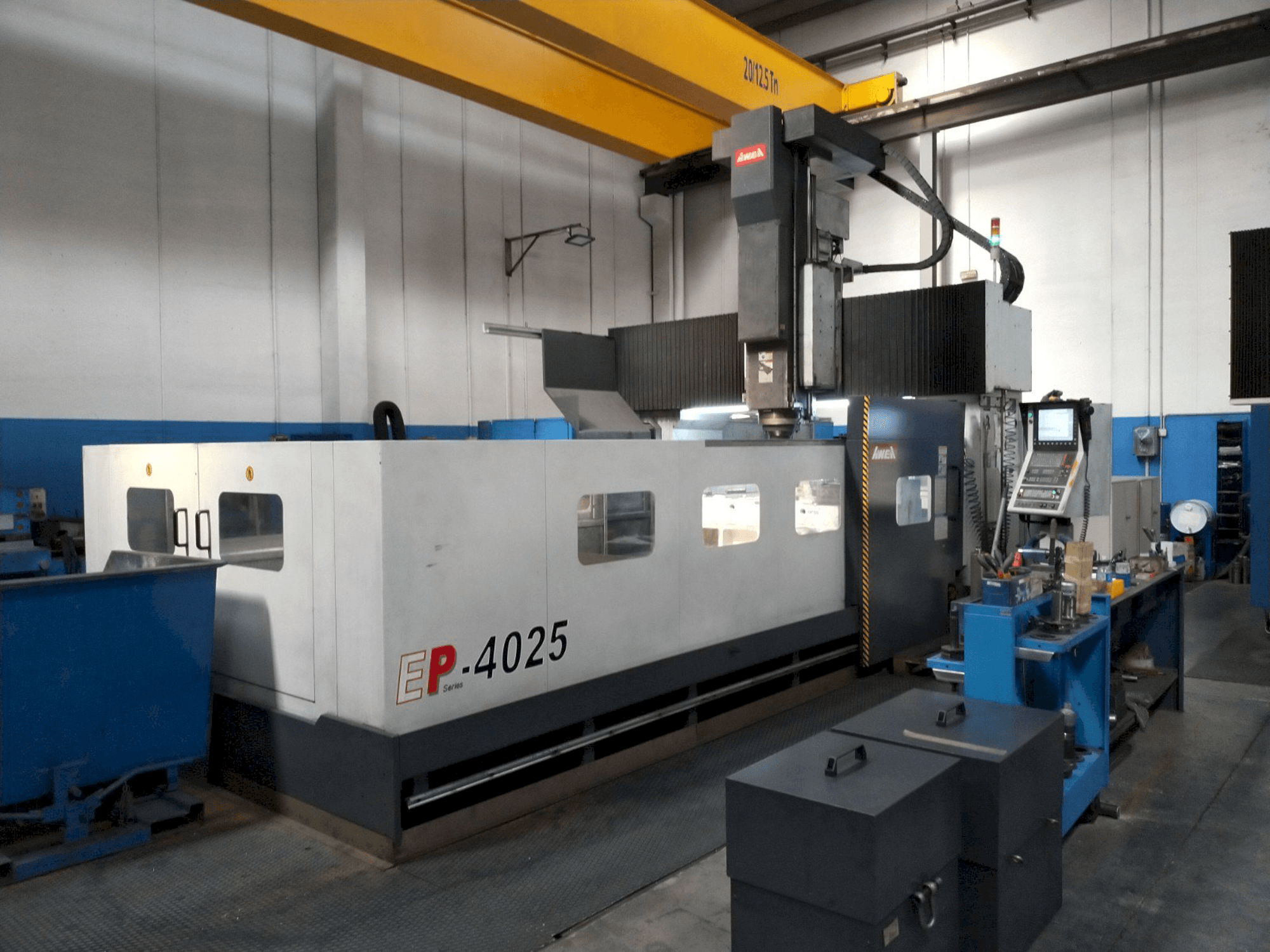 A AWEA EP-4025 gép elölnézete