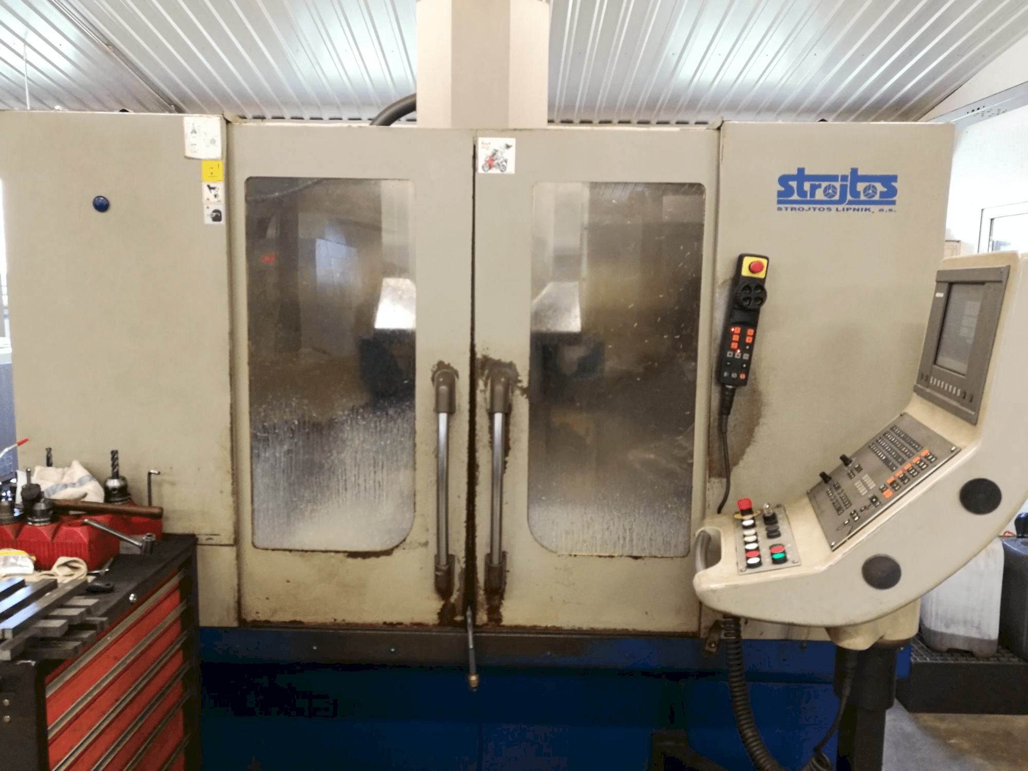 A Strojtos VMC 40/8 gép elölnézete