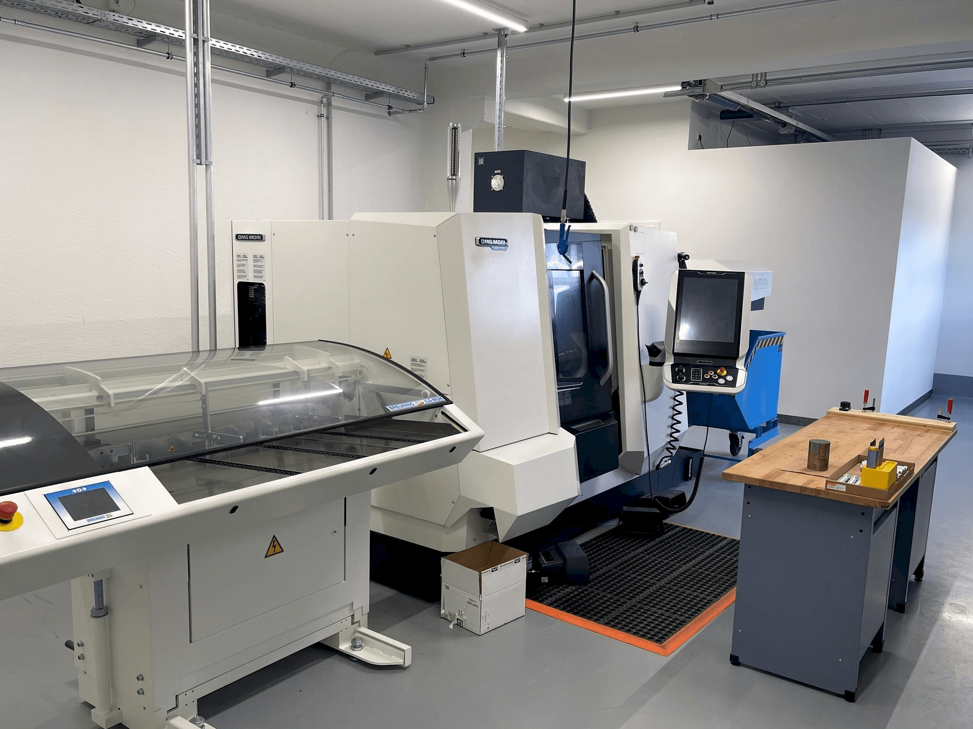 A DMG Mori Seiki CLX 350 V6 gép elölnézete