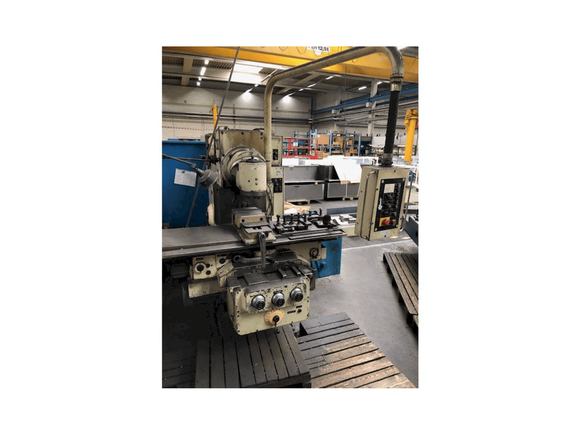 A ELEKTRONIK F400-E gép elölnézete