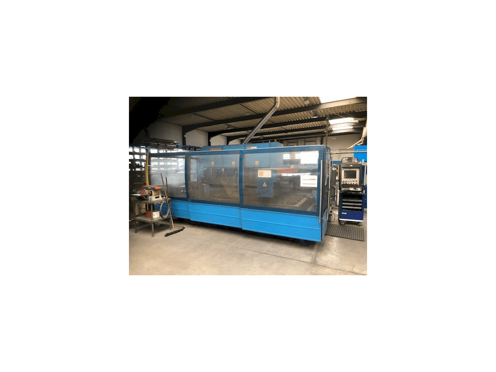 A Prima Industrie Platino 1530 gép elölnézete