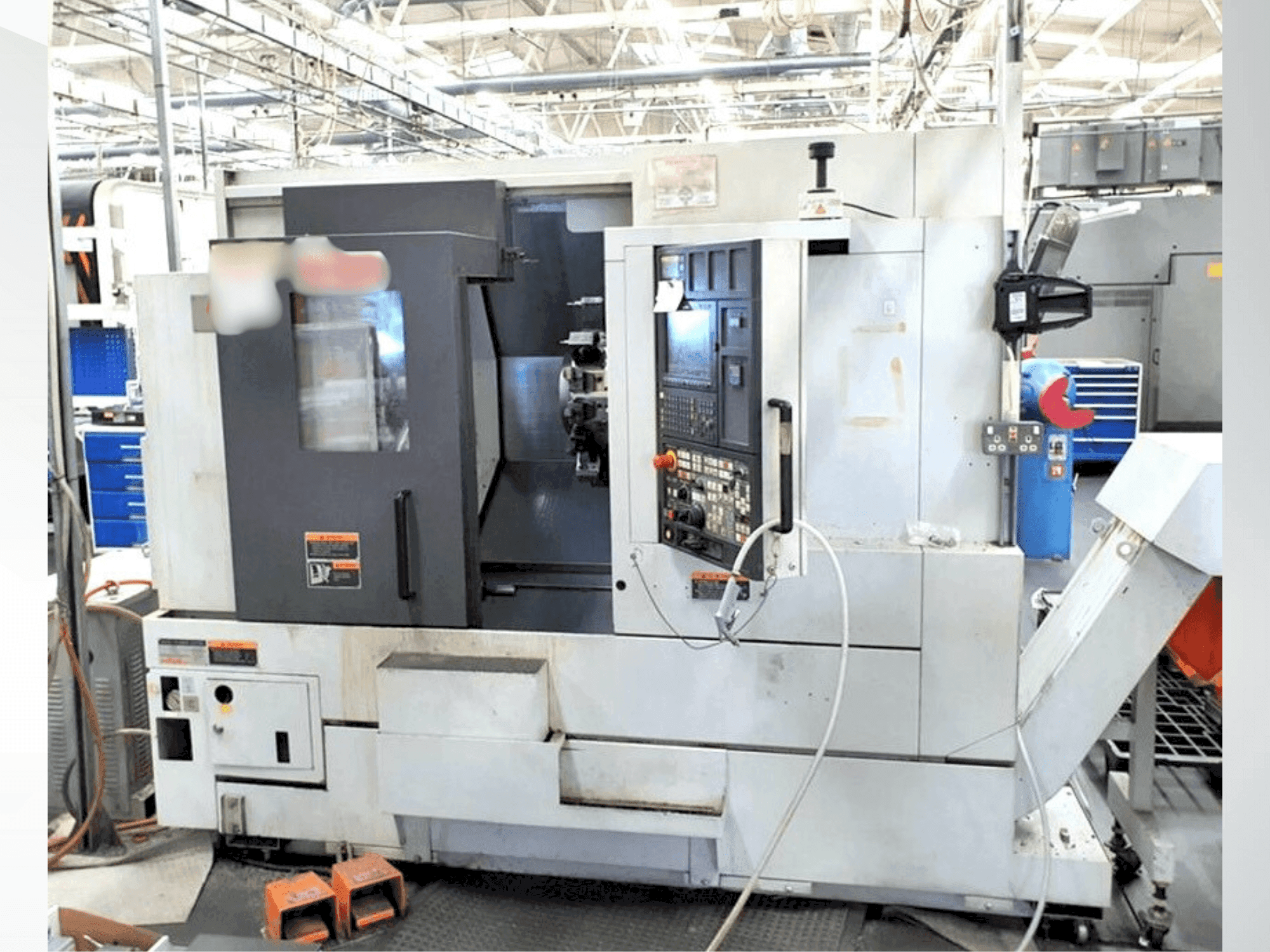 A MORI SEIKI NL2000Y gép elölnézete