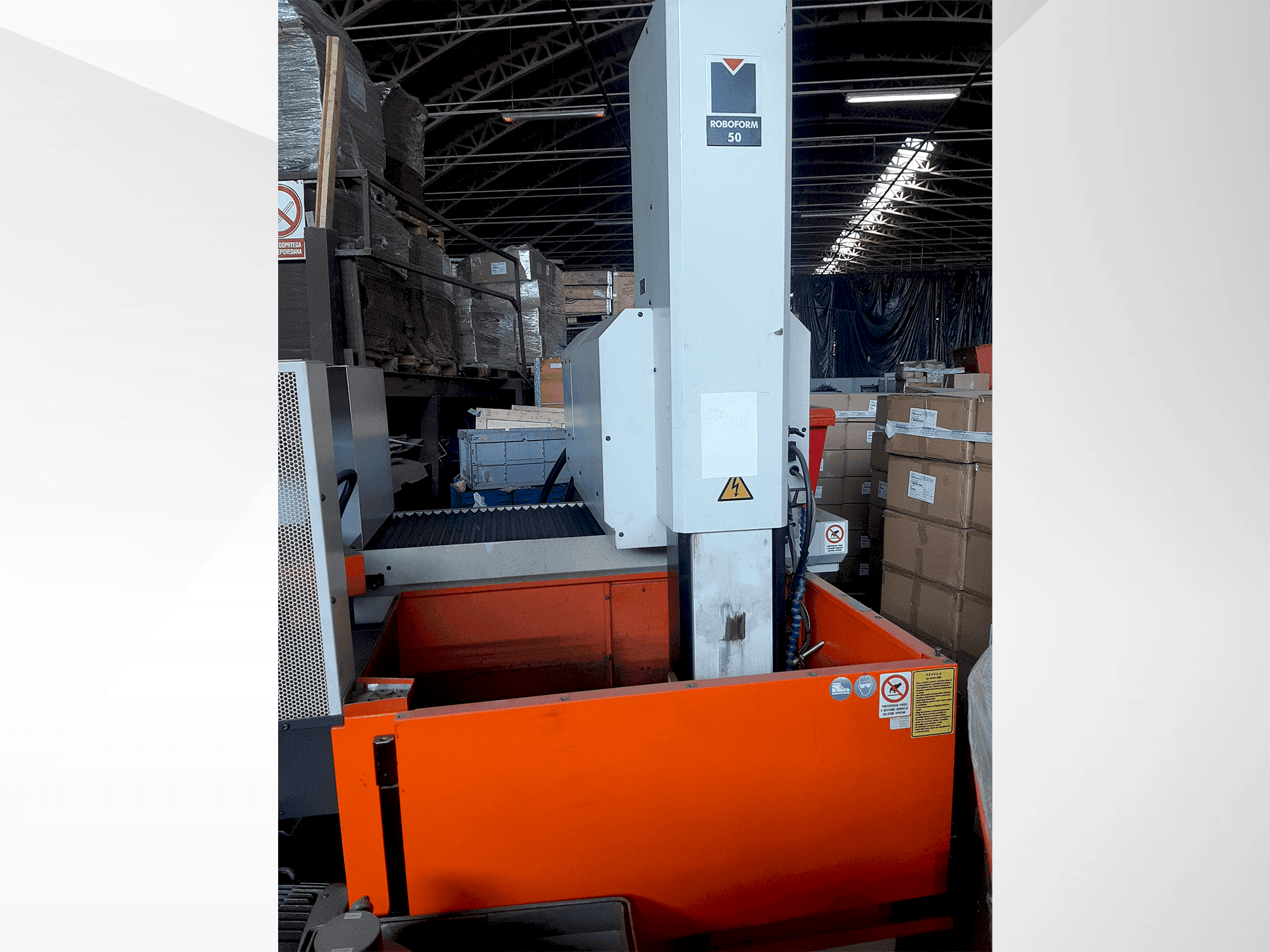 A CHARMILLES ROBOFORM 50 gép elölnézete