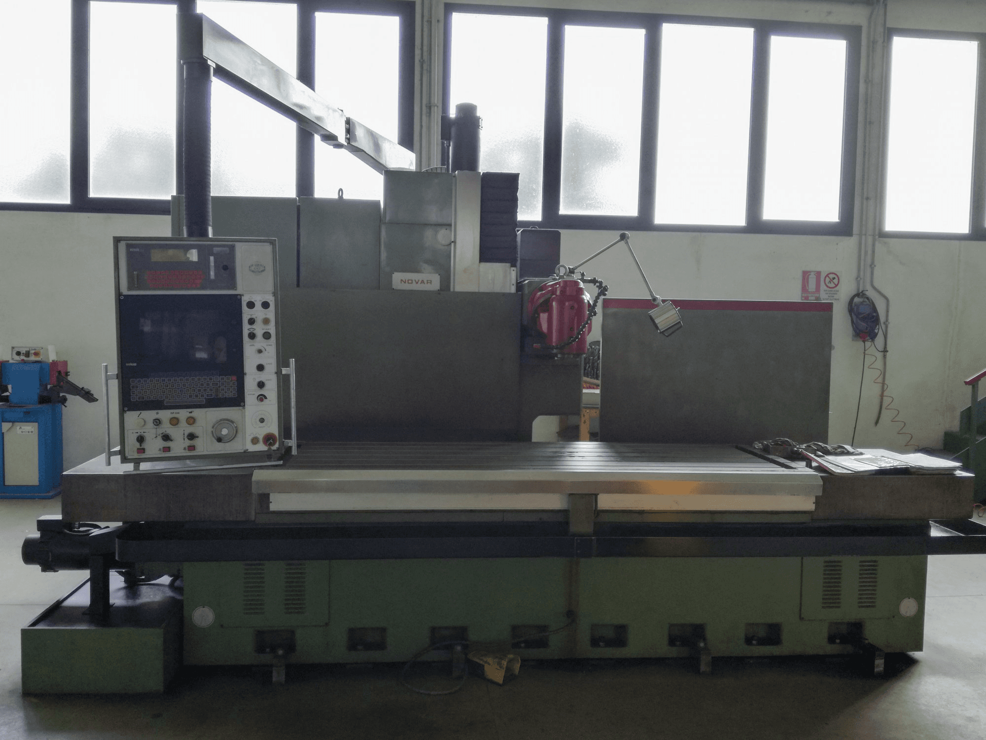 A NOVAR KBF 2500 gép elölnézete