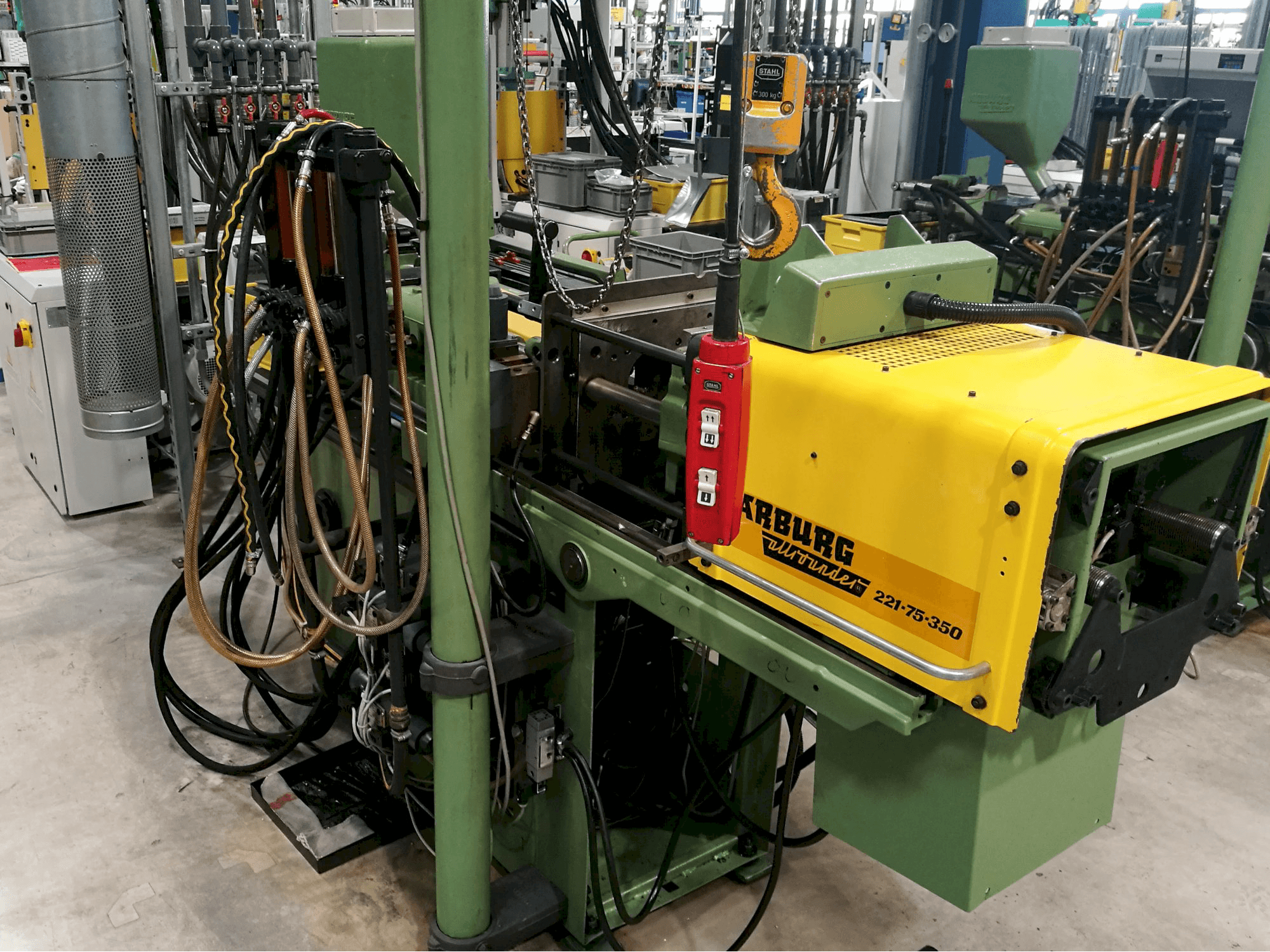 A Arburg Allrounder 221-75-350 gép jobb nézete