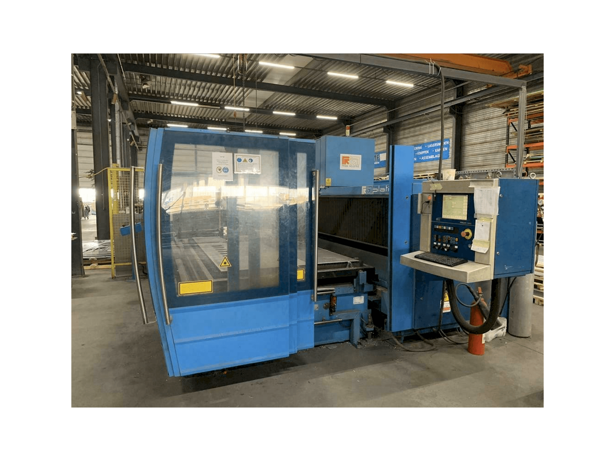 A Prima Power Platino 1530 gép elölnézete