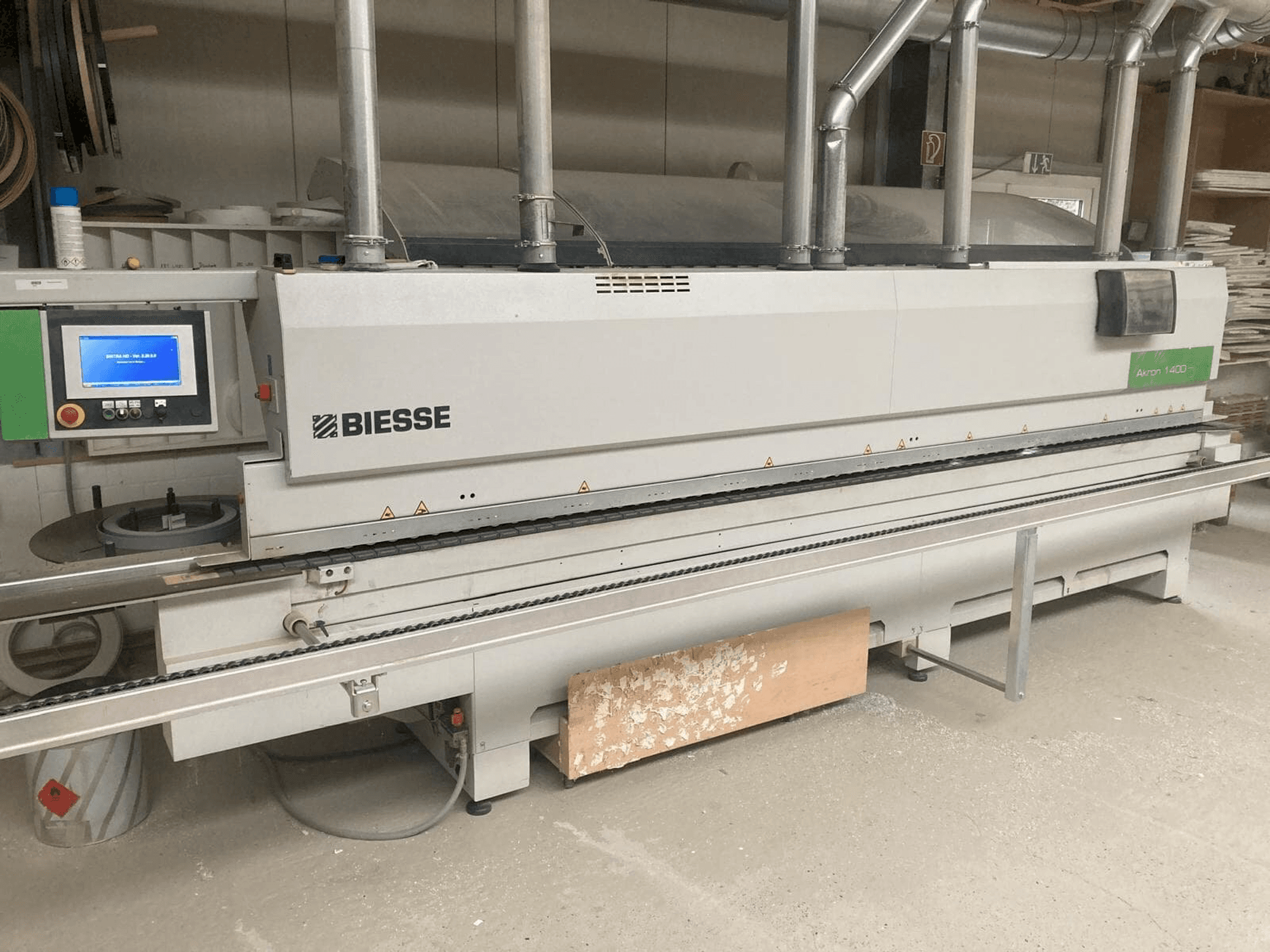 A BIESSE AKRON 1440 gép elölnézete