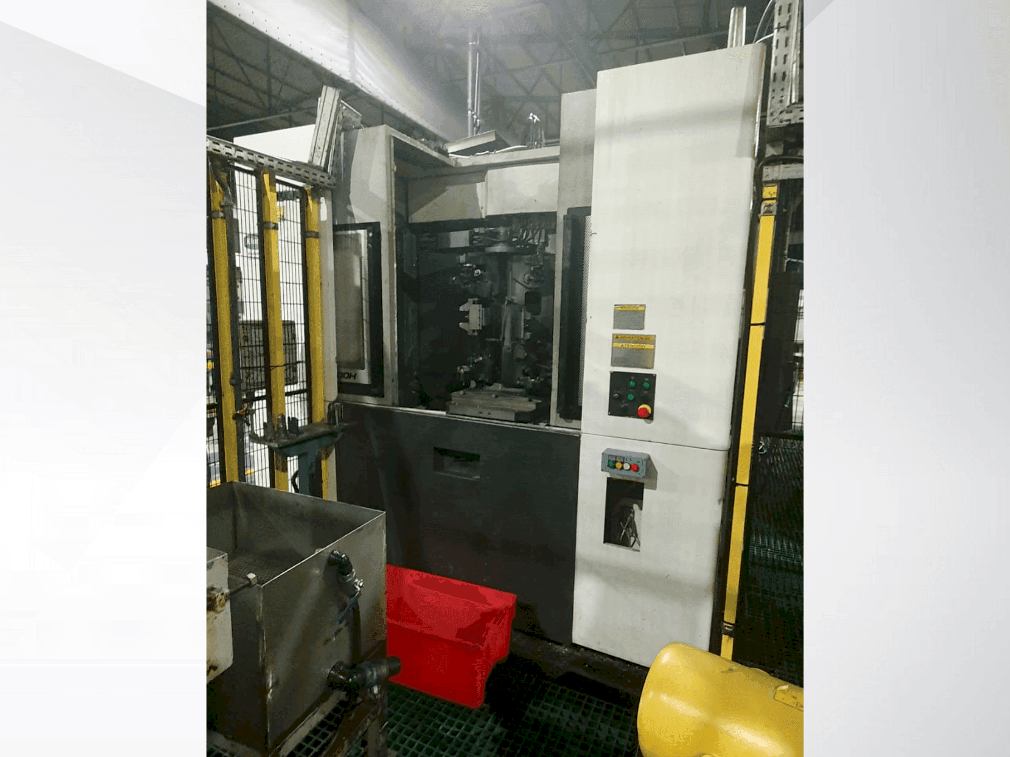 A Okuma MB-5000H gép elölnézete