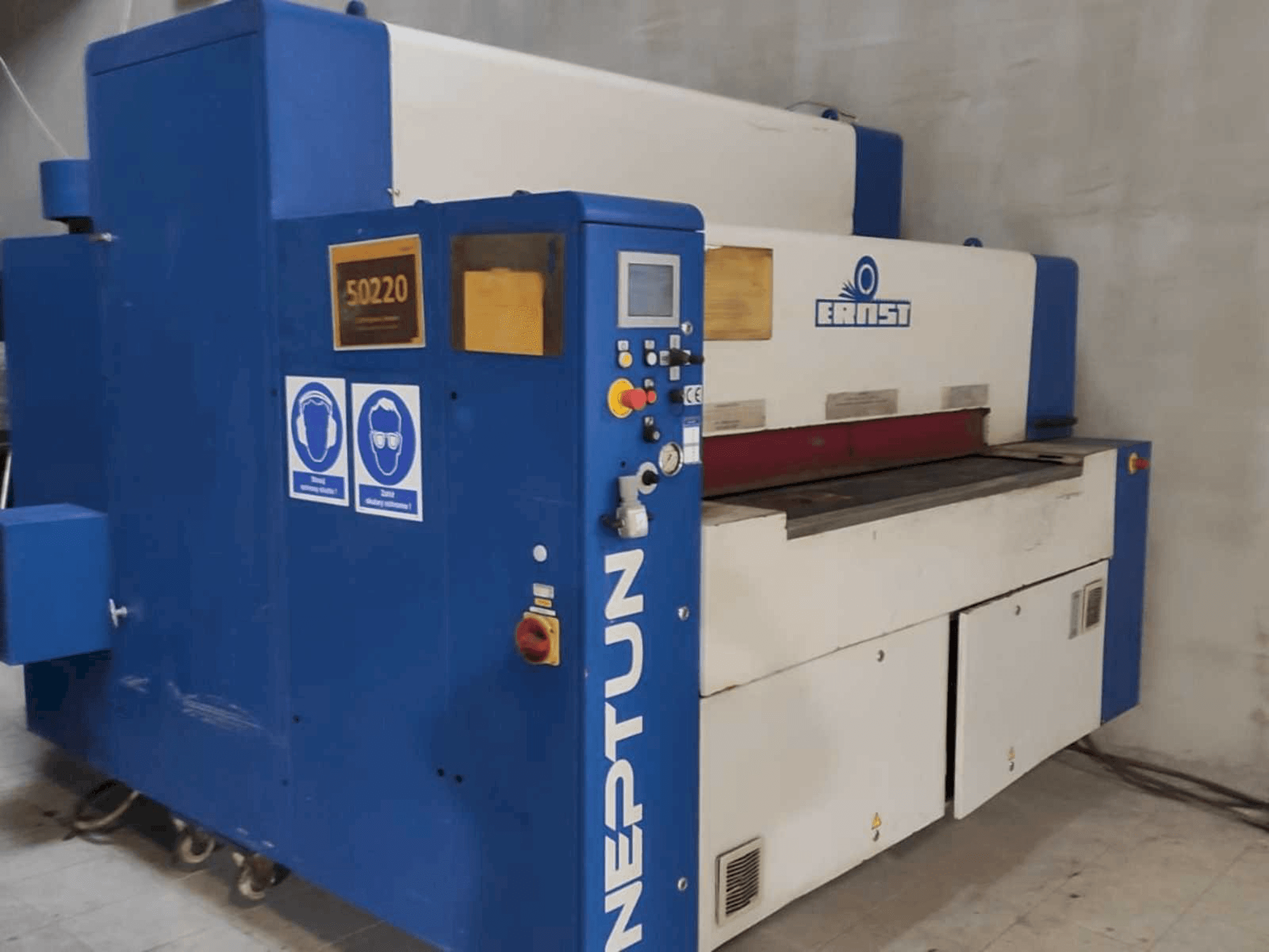 A ERNST NEPTUN ES 1500 gép elölnézete