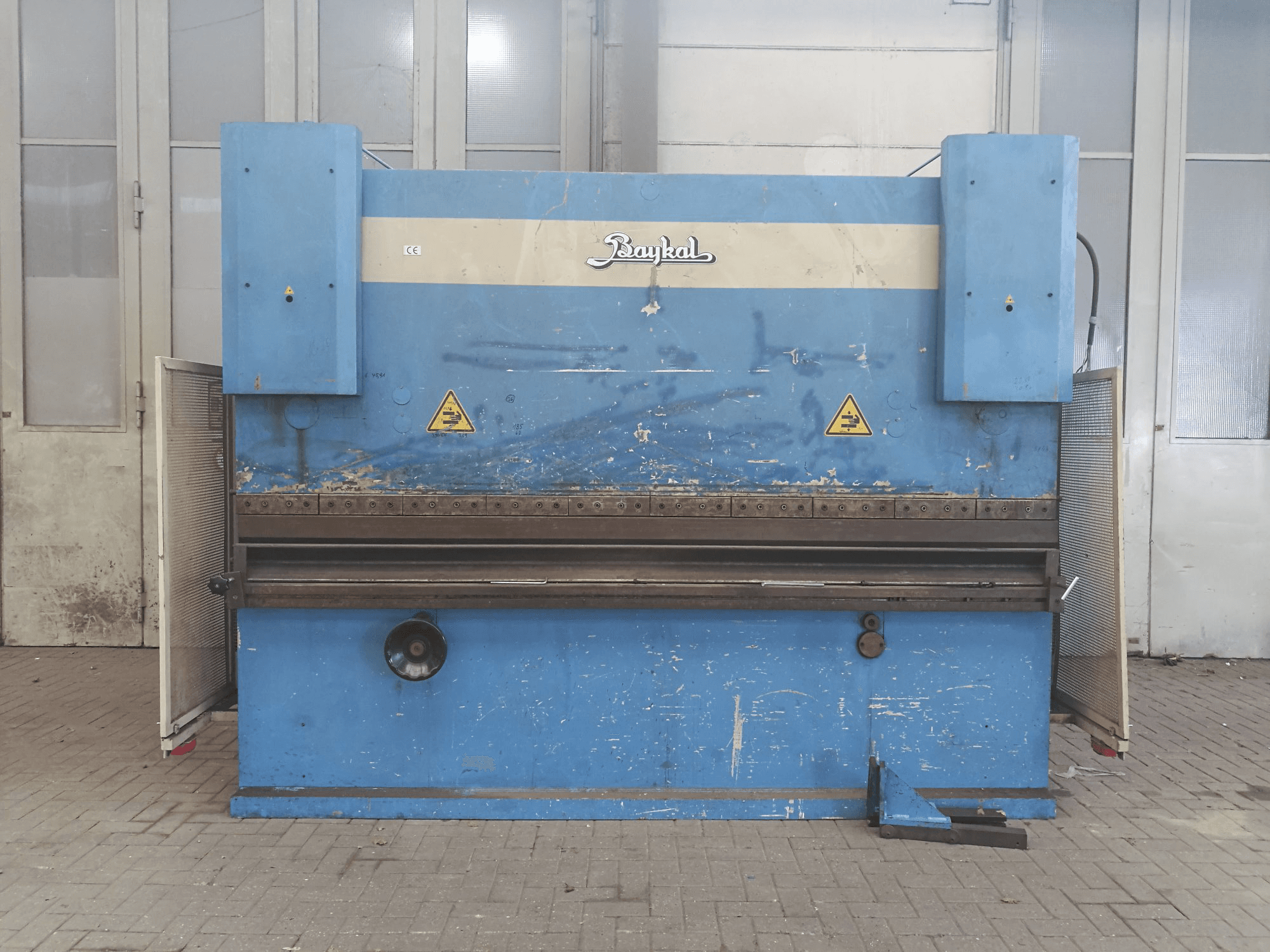 A Baykal APH 3112x220 gép elölnézete