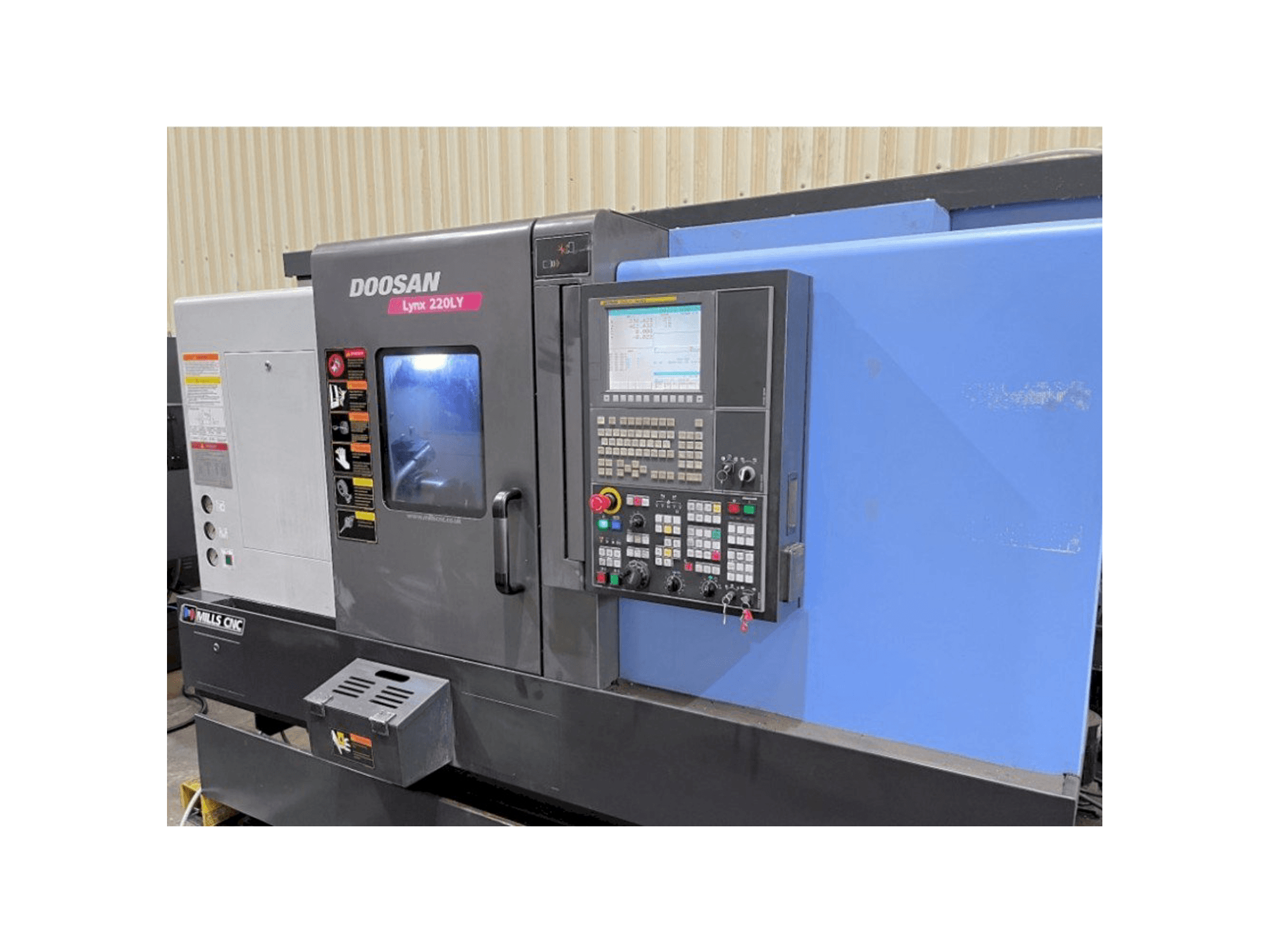 A Doosan Lynx 220LYC gép elölnézete