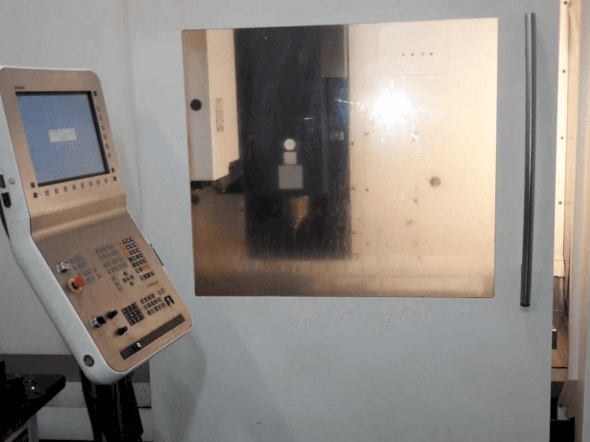 A DMG DMC 1035 V ECO gép elölnézete