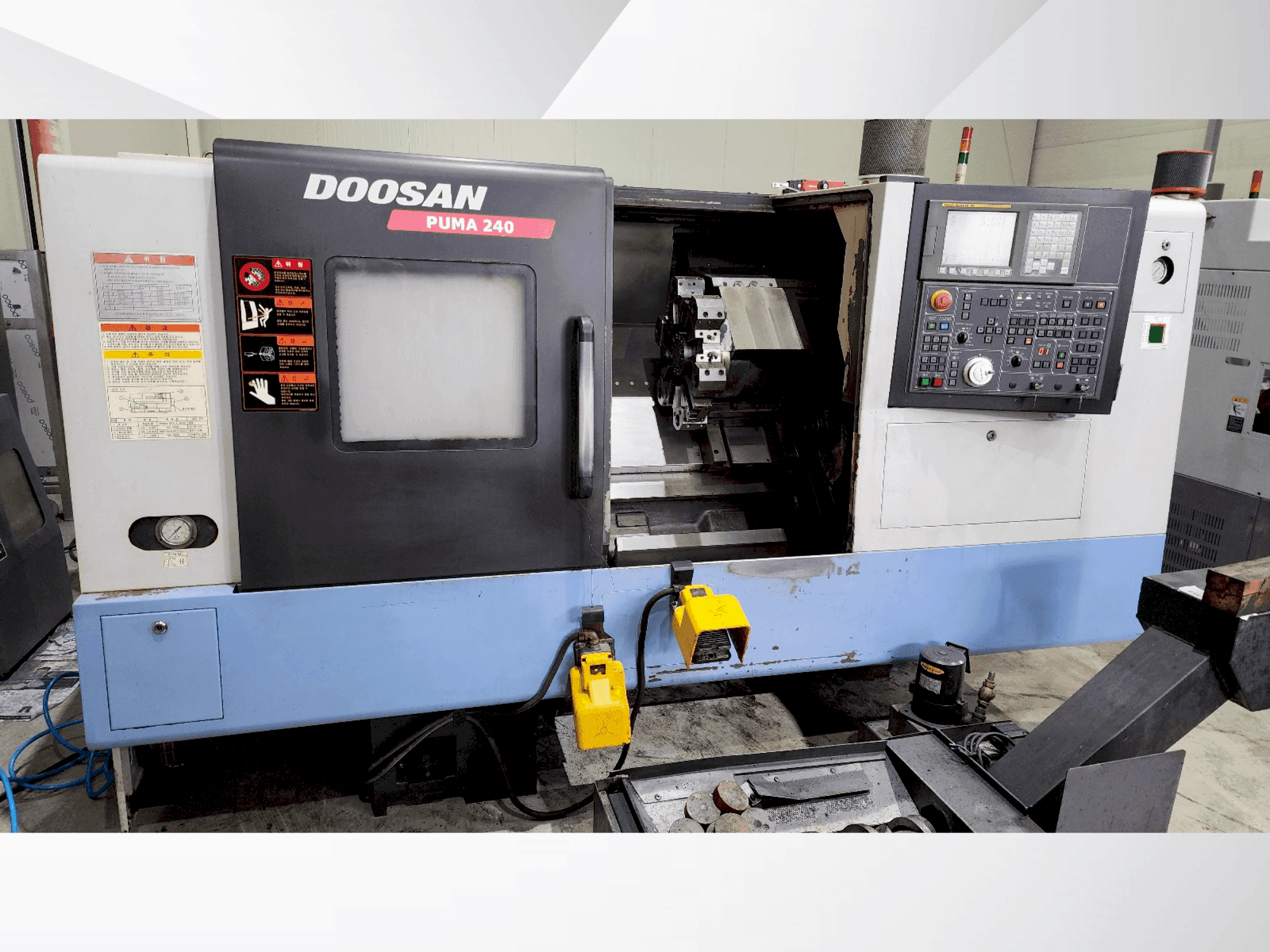 A DOOSAN PUMA 240B gép elölnézete