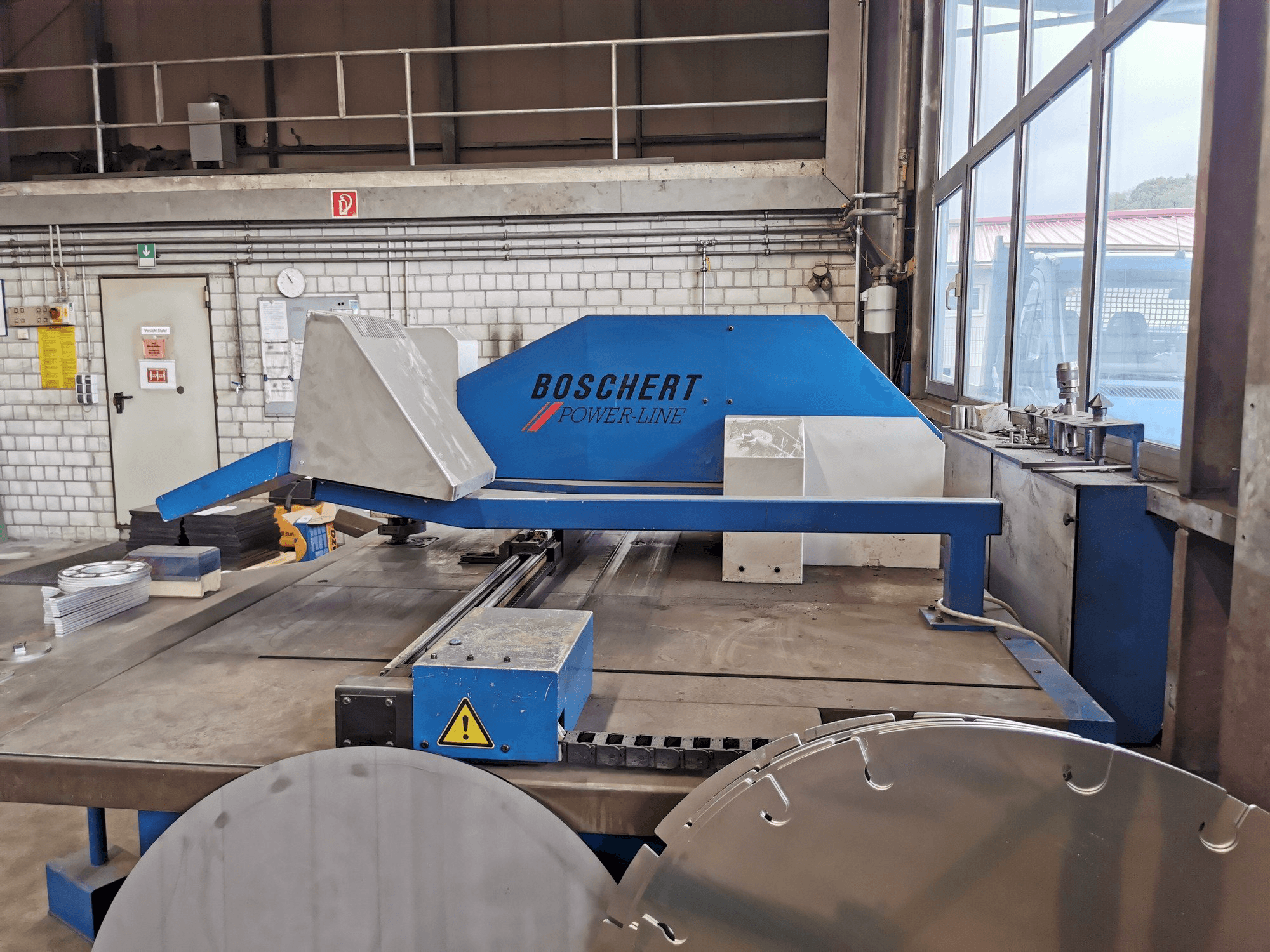 A BOSCHERT PL 150 CNC Z gép elölnézete