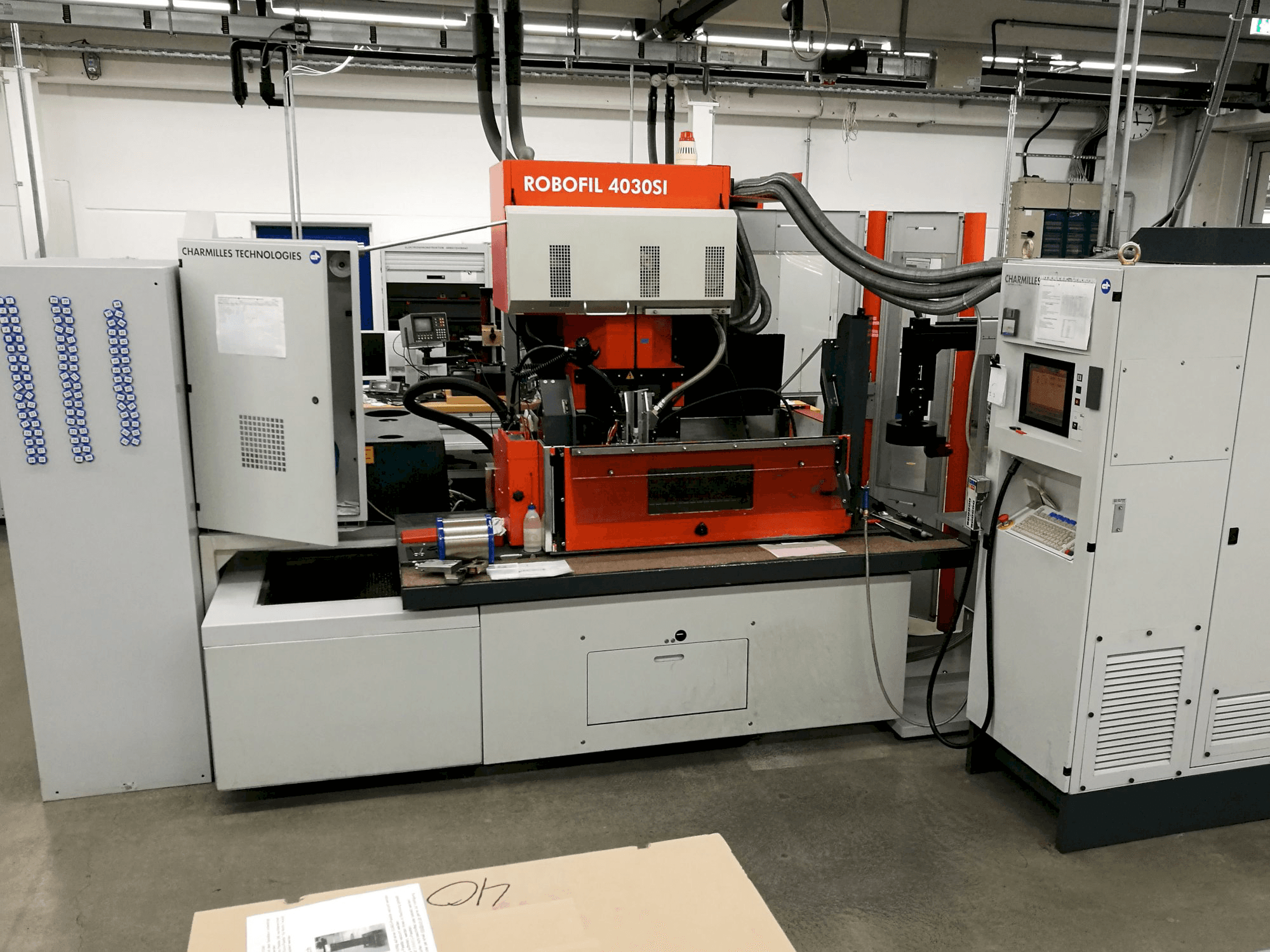 A CHARMILLES ROBOFIL 4030SI gép elölnézete