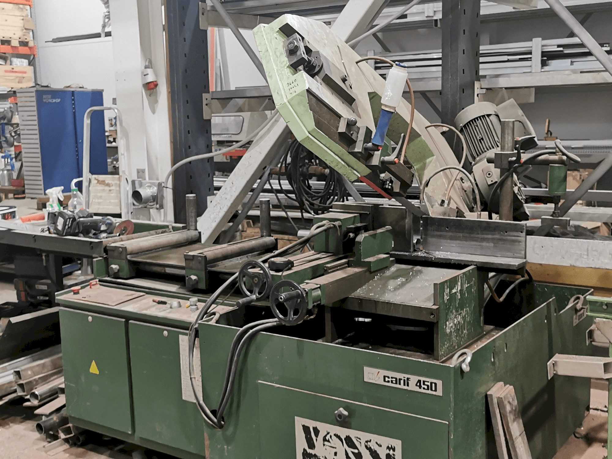 A carif 450 BA gép elölnézete