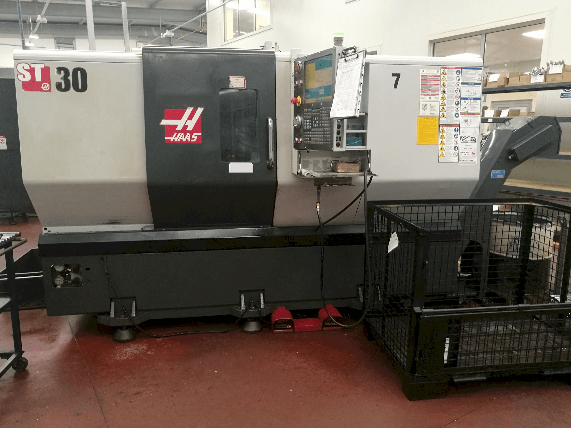 A HAAS ST-30 gép elölnézete