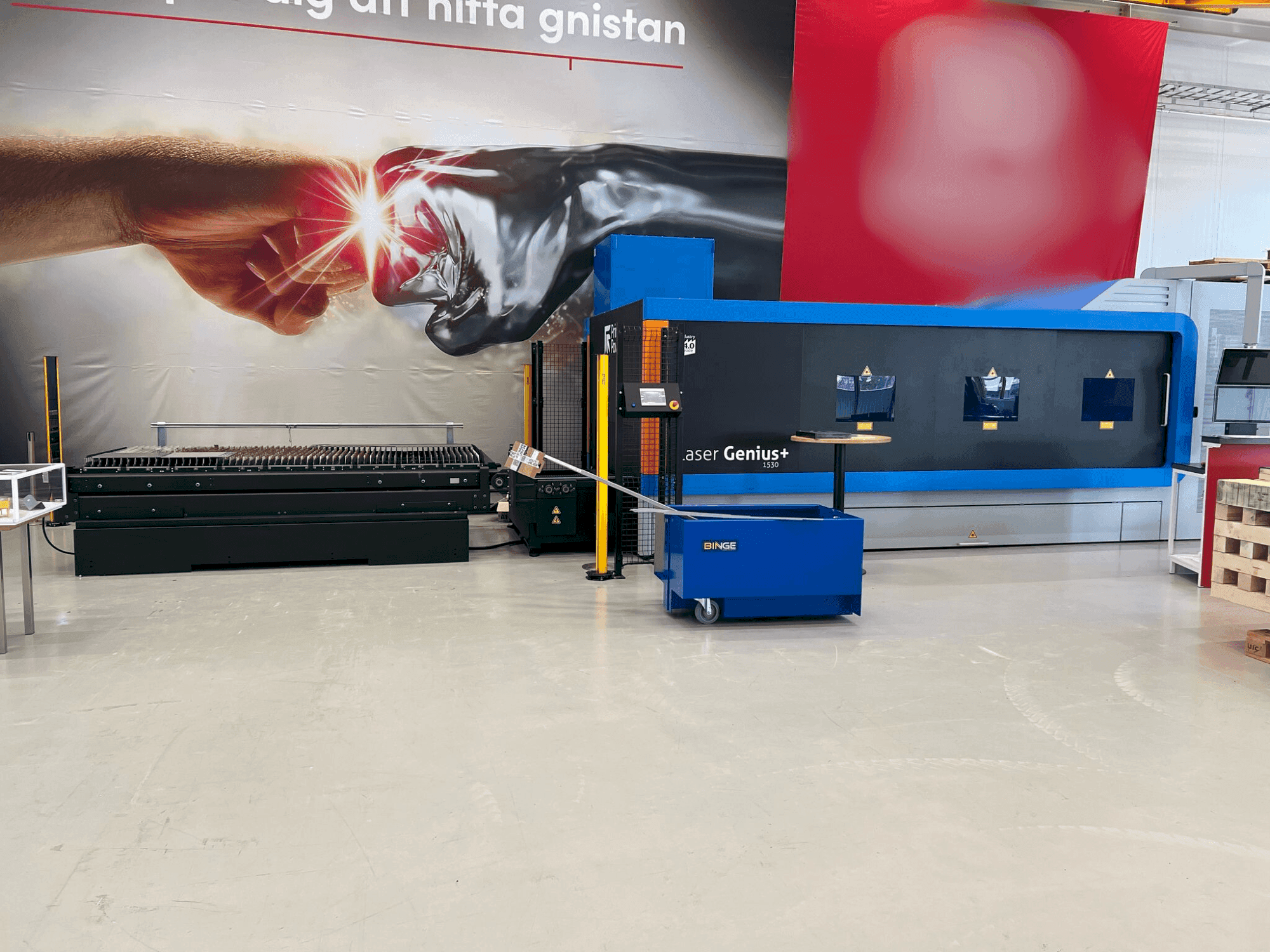 A Prima Power Laser Genius + 1530 gép elölnézete
