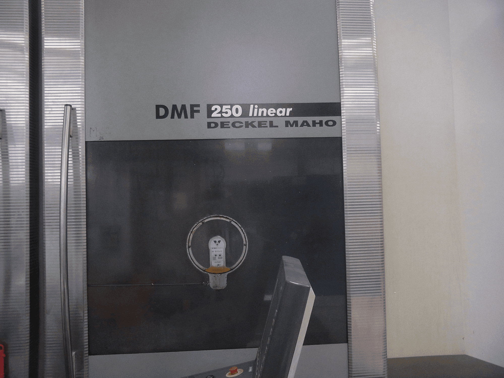 A DECKEL MAHO DMF 250 linear gép jobb nézete