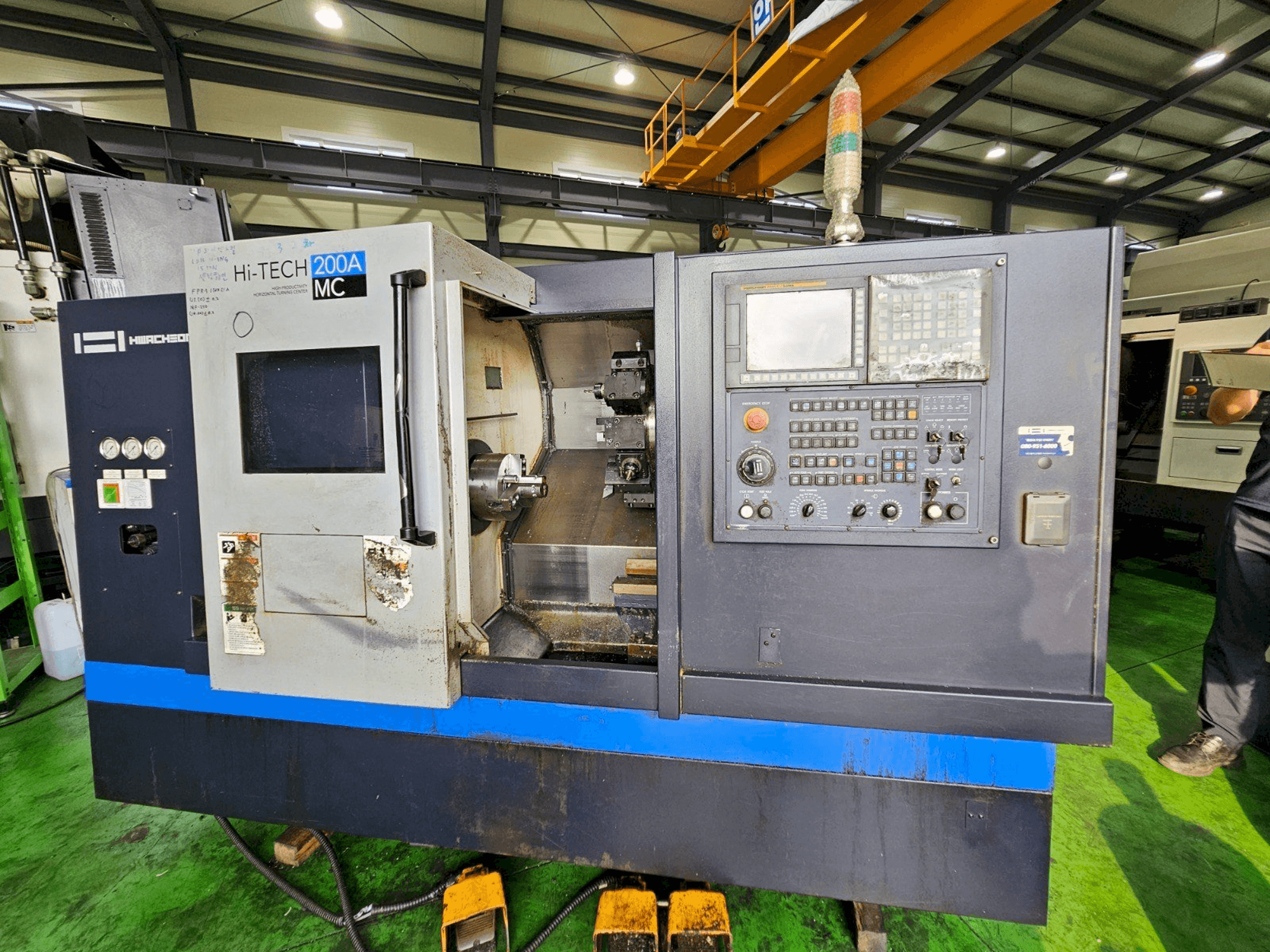 A HWACHEON Hi-Tech 200A MC gép elölnézete