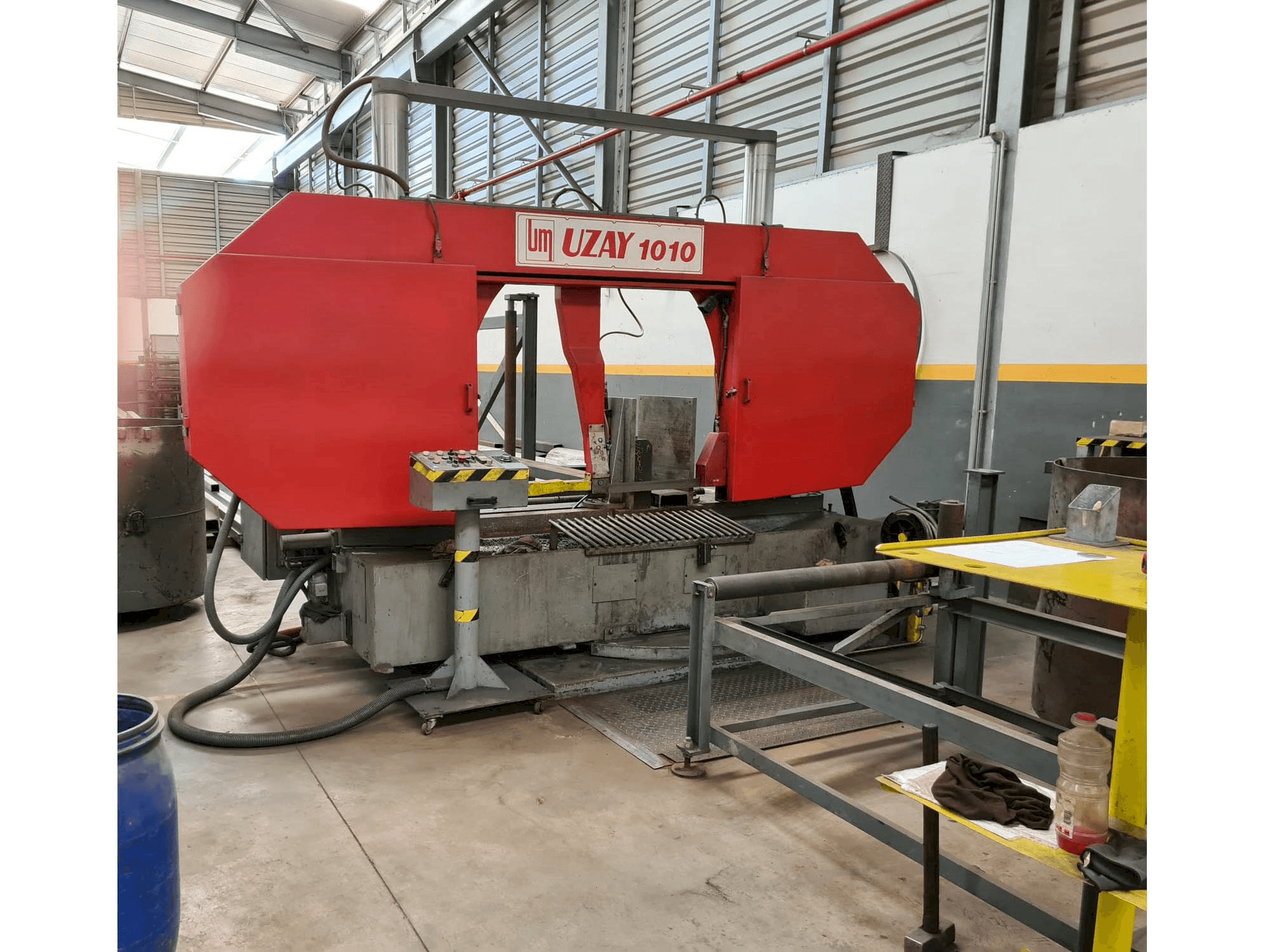 A UZAY MAKINA UMSY 1010 gép elölnézete