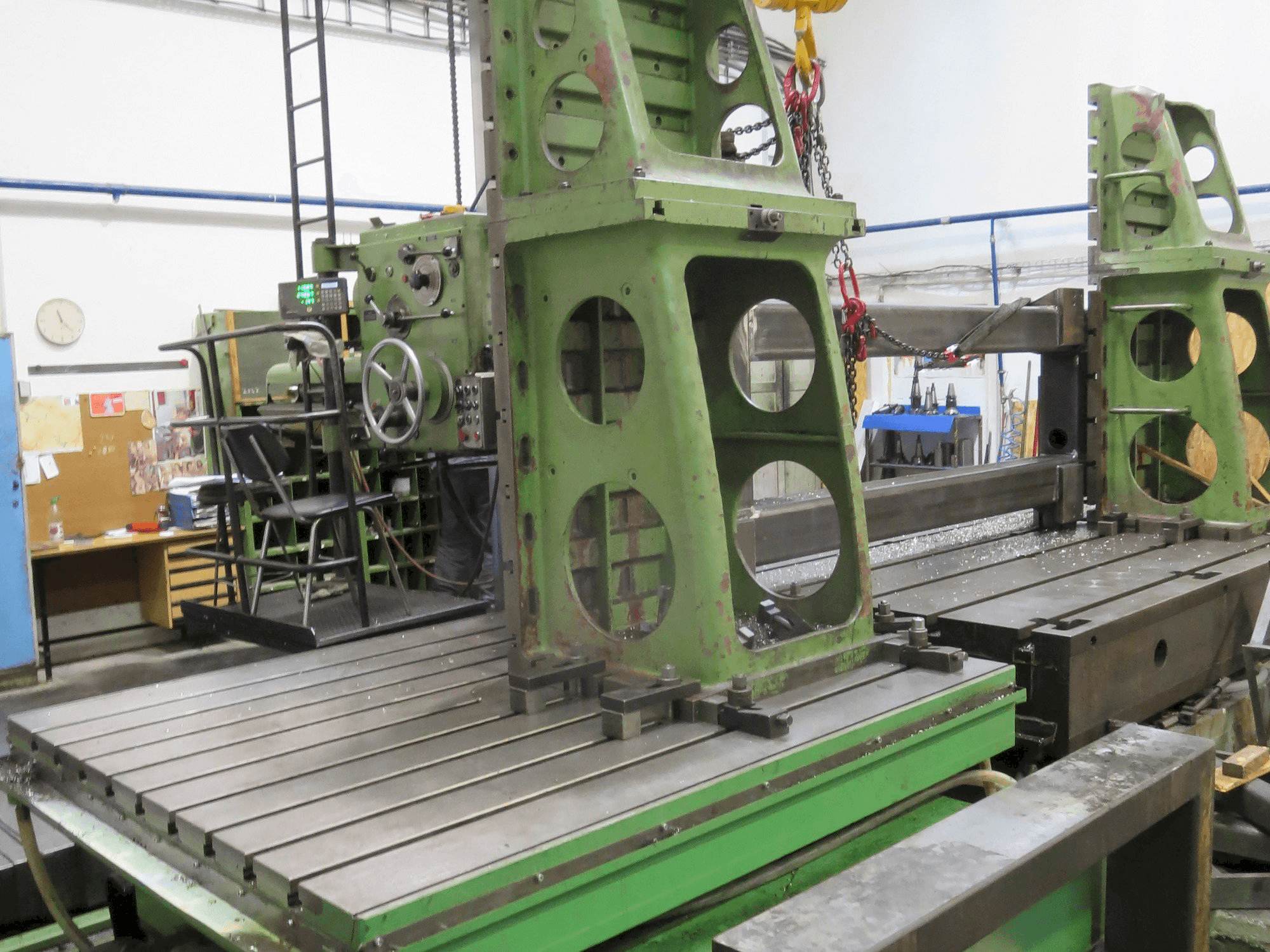 A TOS HP 100 gép elölnézete