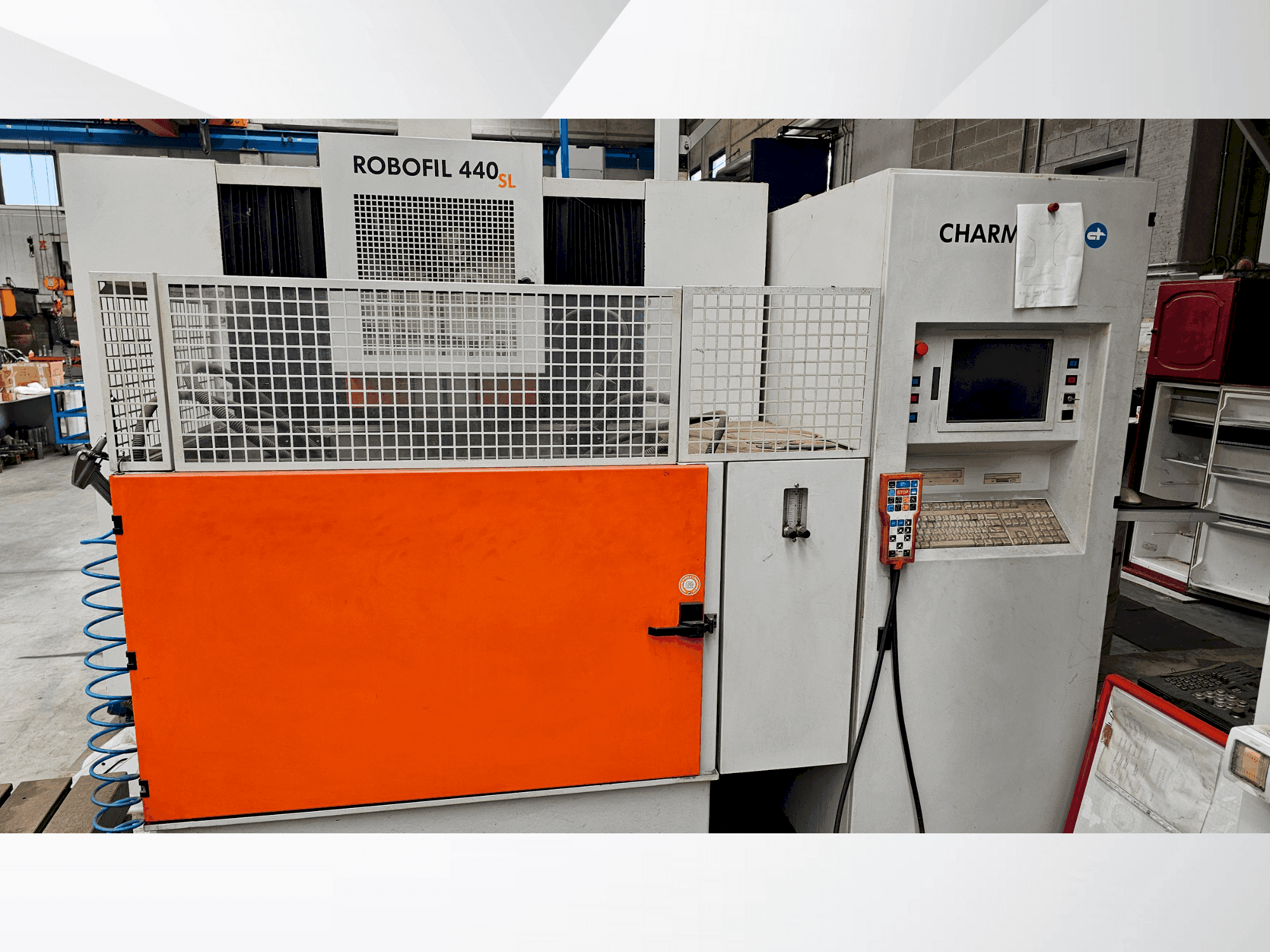A CHARMILLES Robofil 440SL gép elölnézete