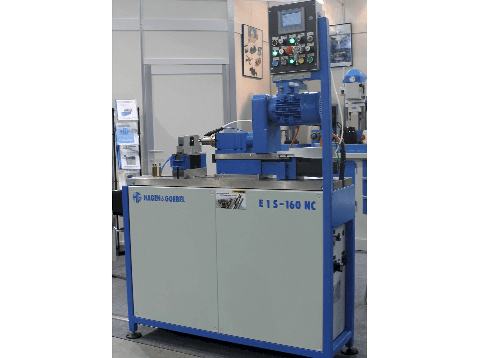 A HAGEN&GOEBEL E 1 S – 160 NC gép elölnézete