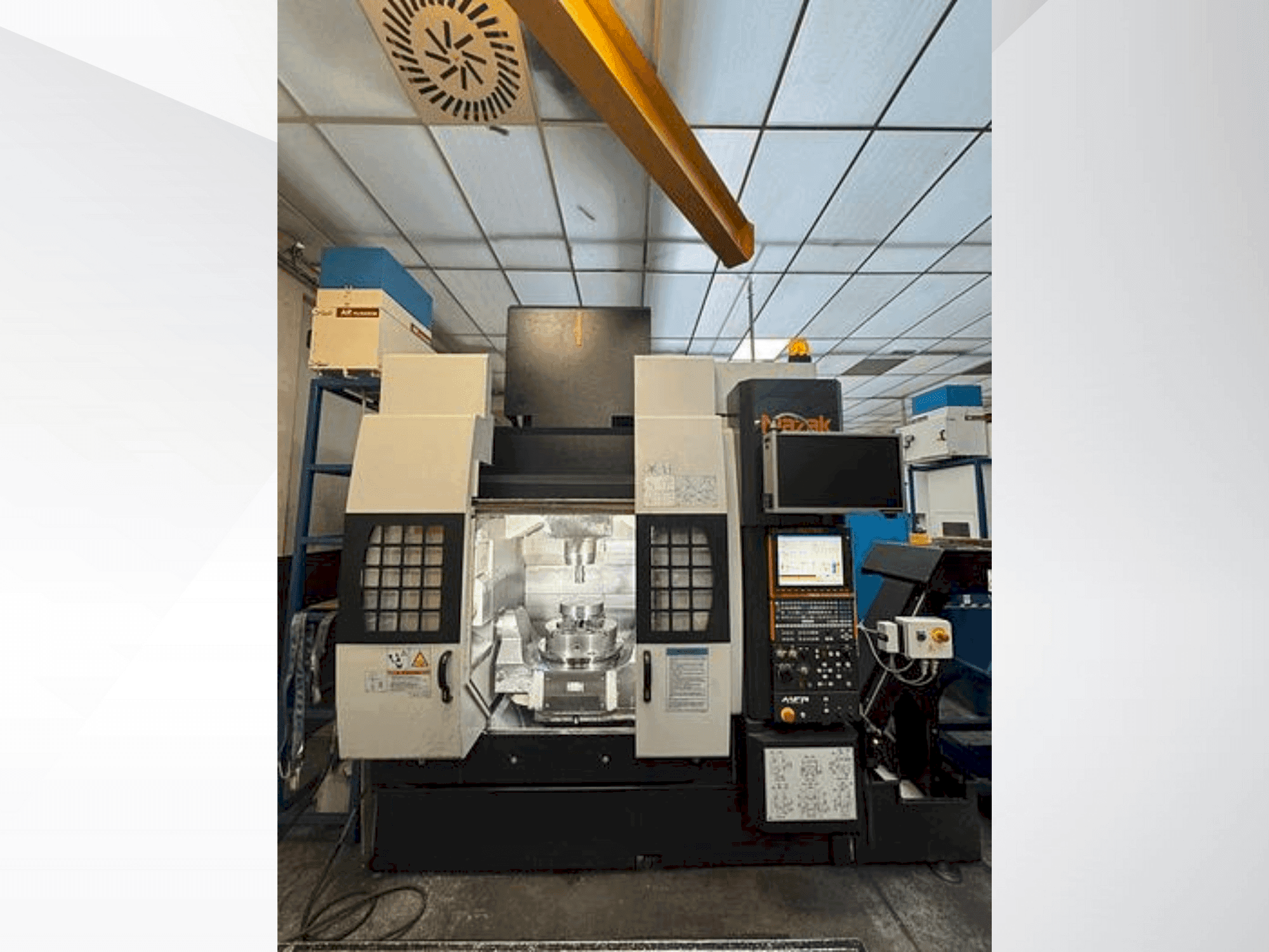 A Mazak Variaxis 630-5X T gép elölnézete