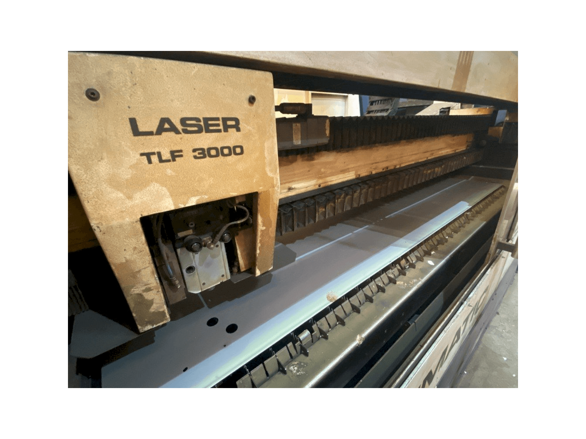 A Trumpf TRUMATIC L2530 gép elölnézete