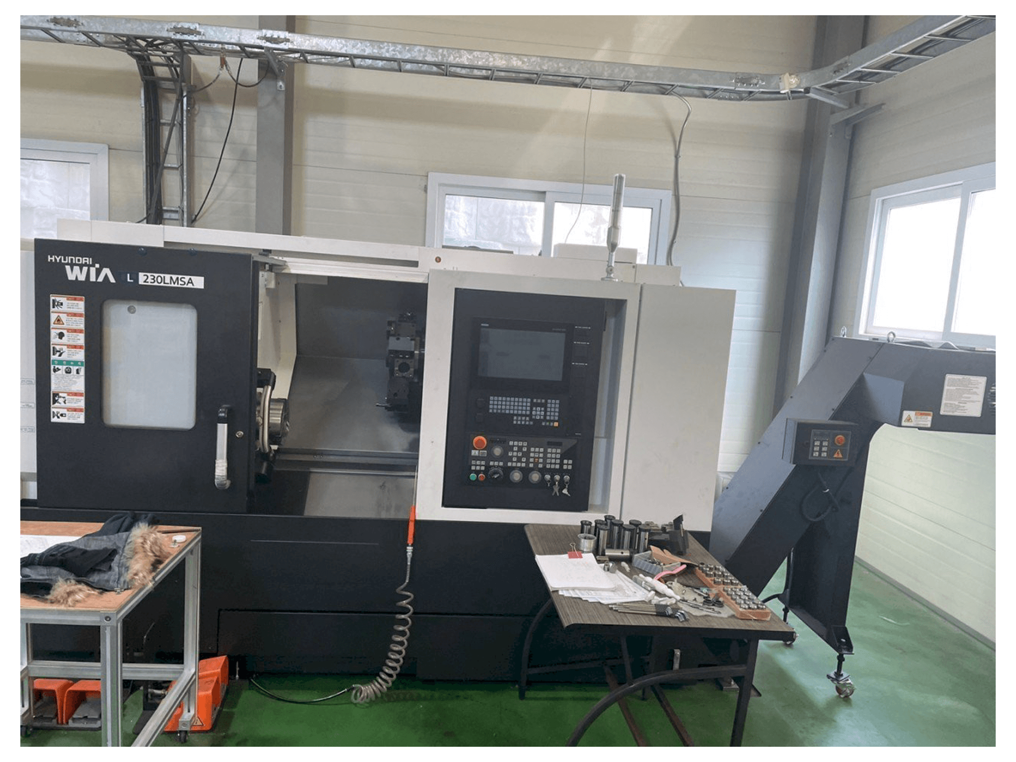 A Hyundai Wia L 230LMSA gép elölnézete