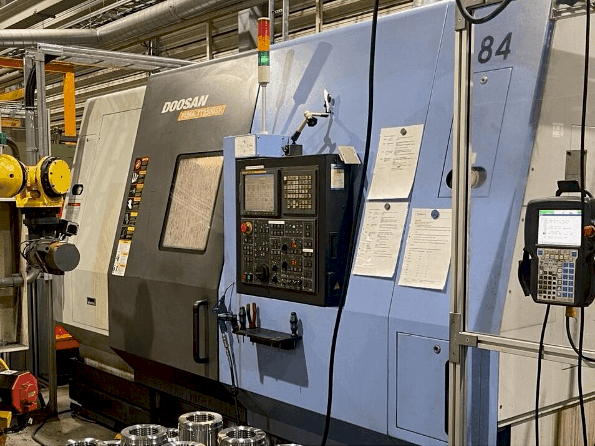 A DOOSAN PUMA TT 2500 SY gép elölnézete